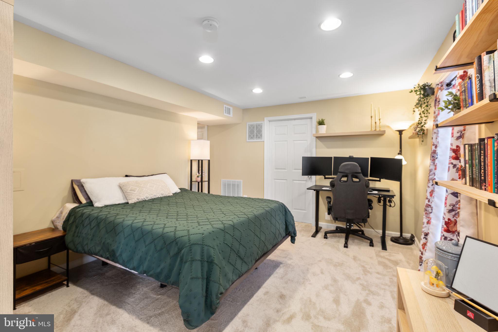 STAFFORD LAKES - Residential