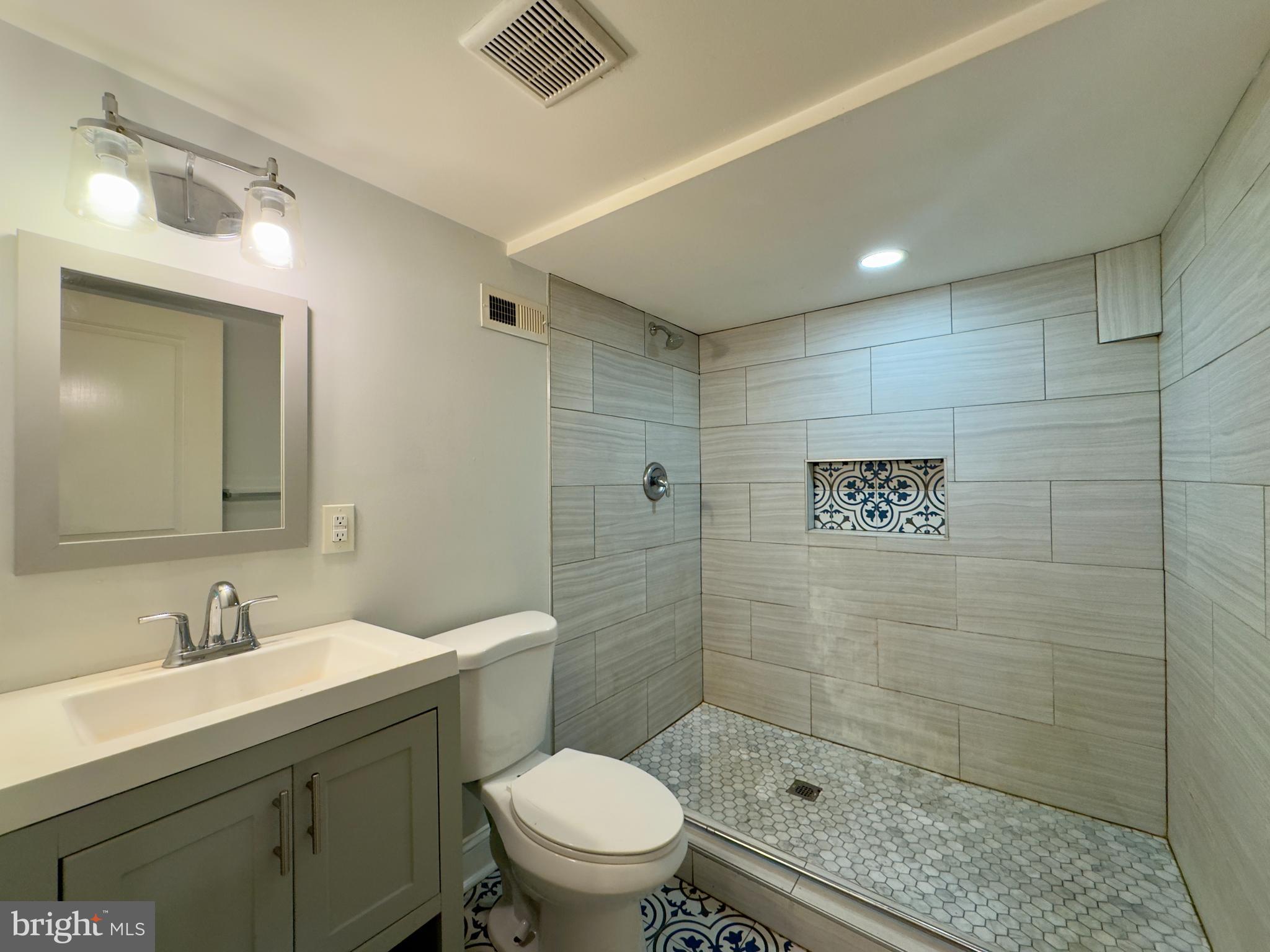 GREEKTOWN - Residential Lease