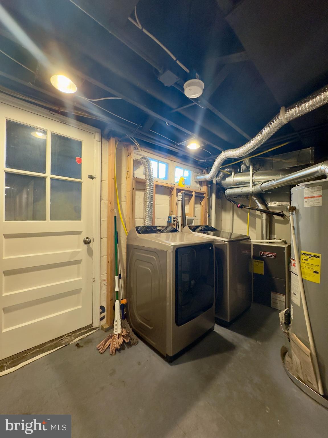 GREEKTOWN - Residential Lease