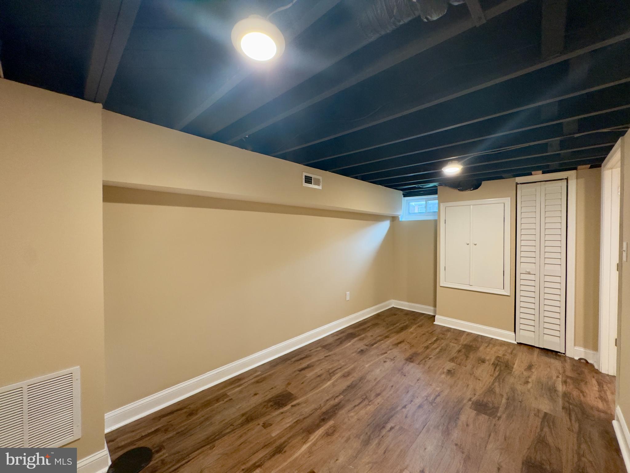 GREEKTOWN - Residential Lease