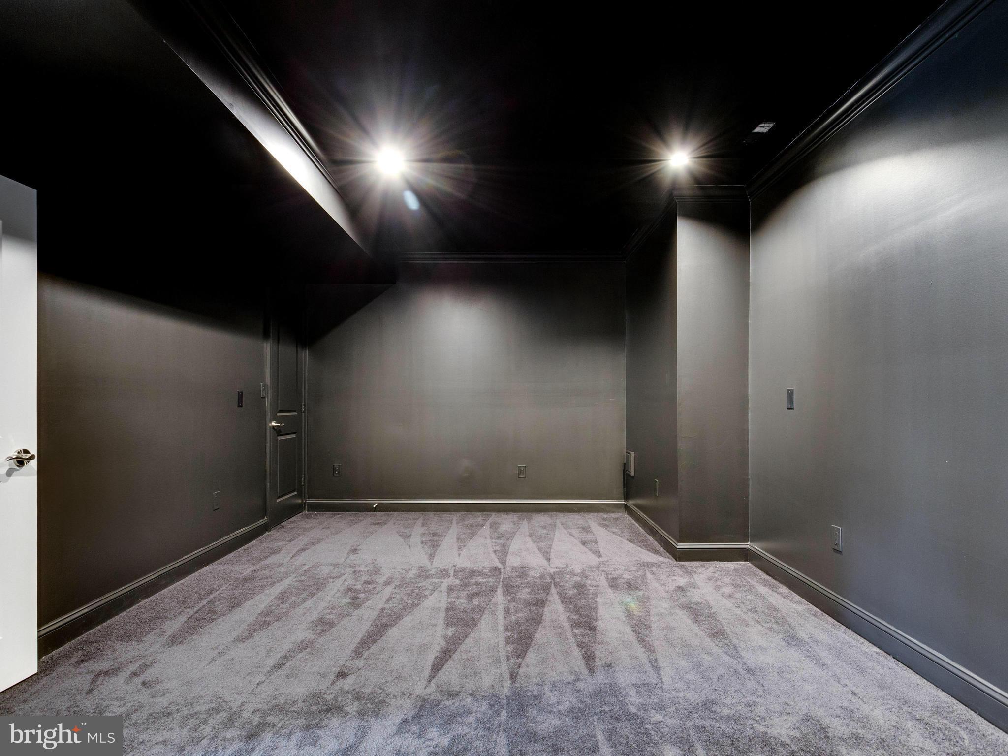 FAIRFAX ACRES - Residential