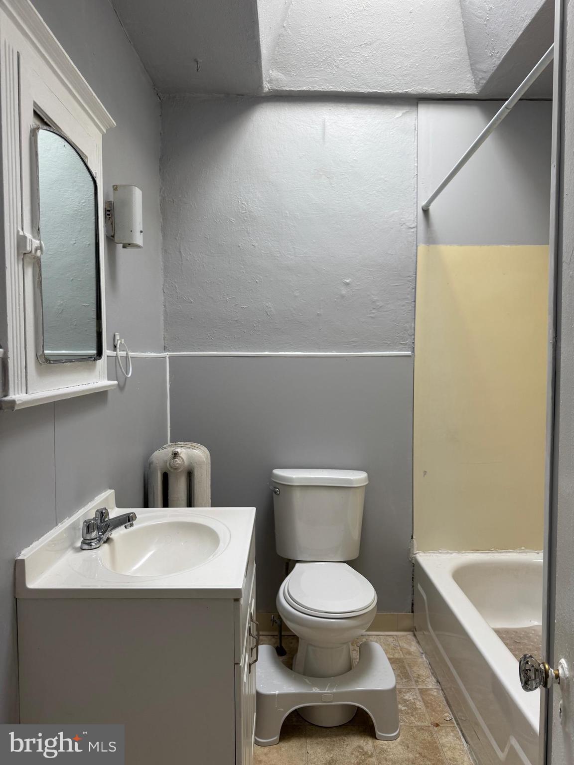 WEST OAK LANE - Residential Lease