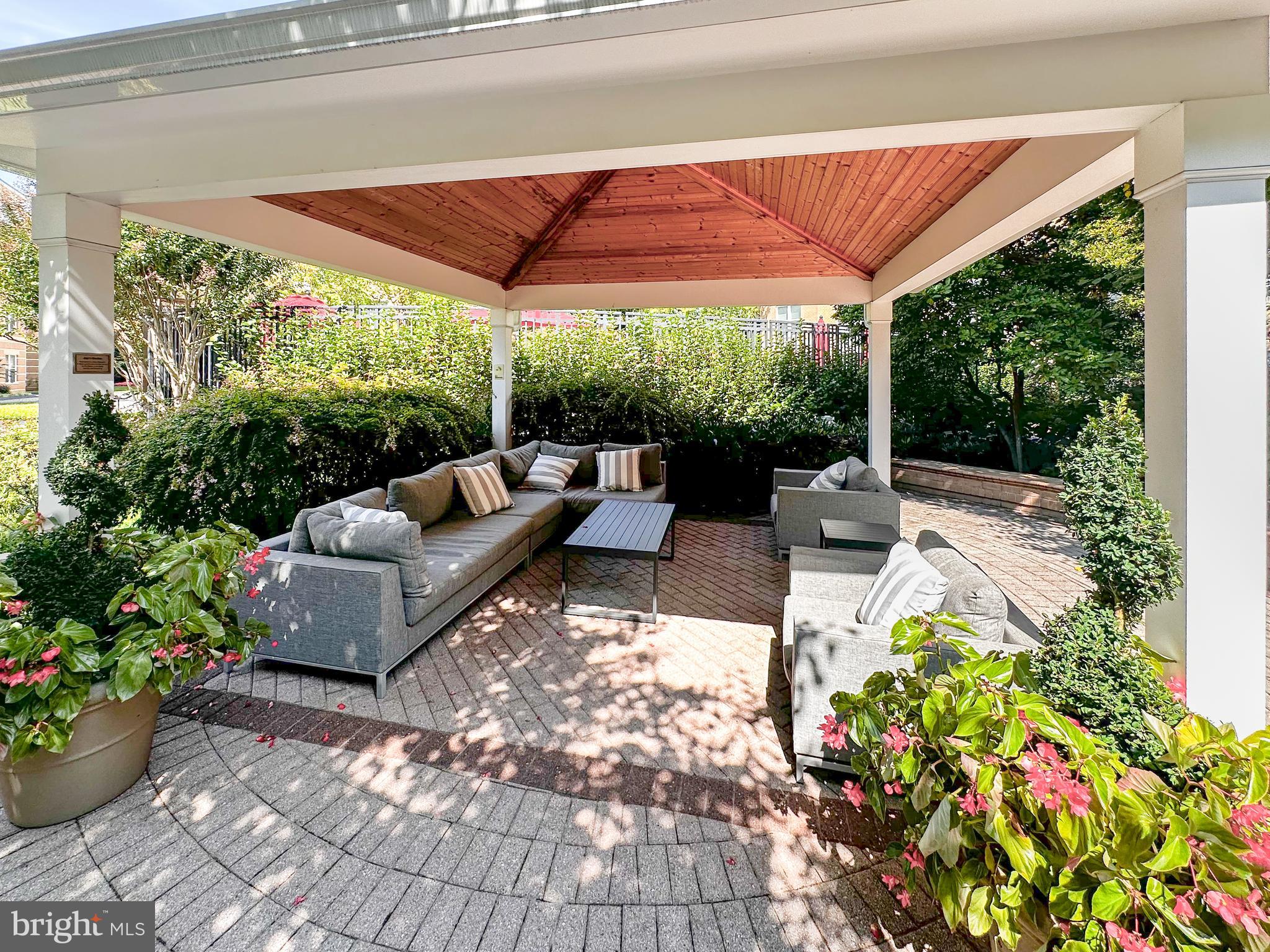 SAVOY AT RESTON TOWN CENTER - Residential