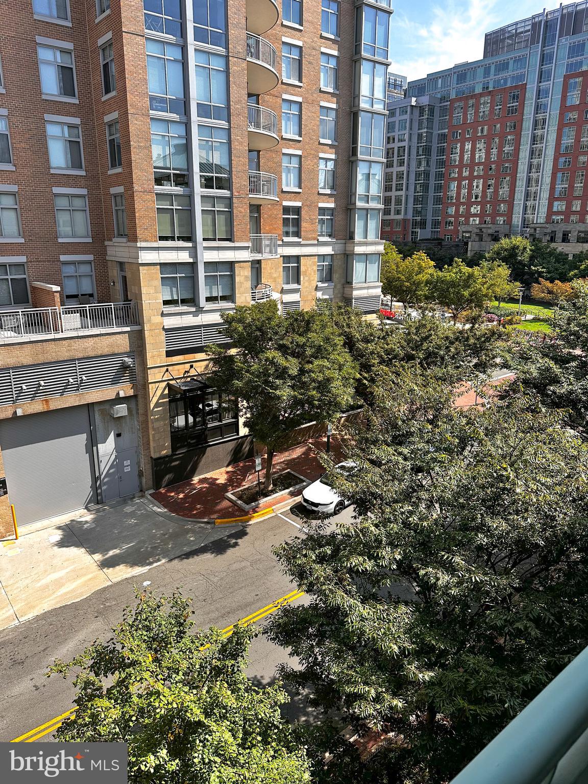 SAVOY AT RESTON TOWN CENTER - Residential