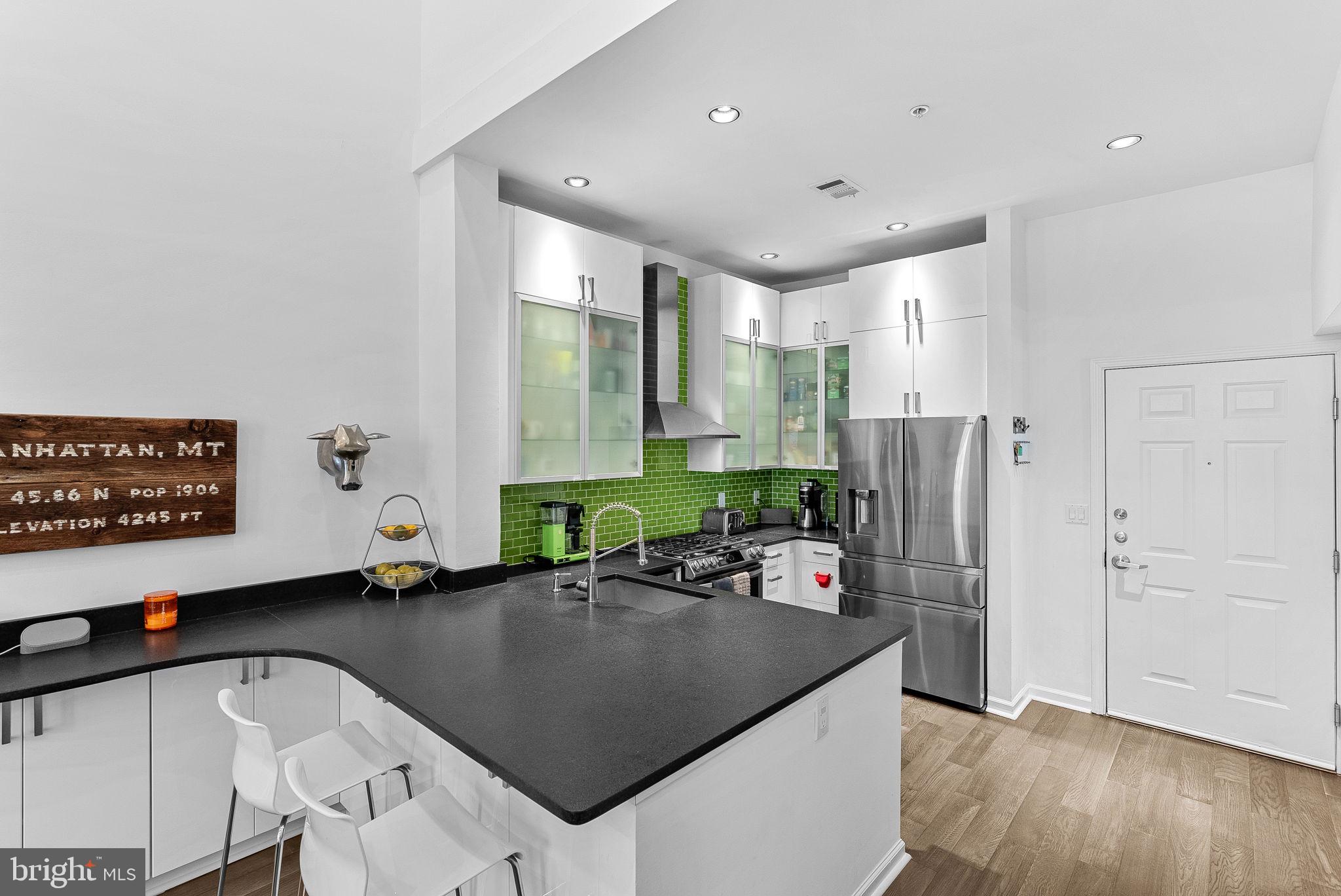 SAVOY AT RESTON TOWN CENTER - Residential