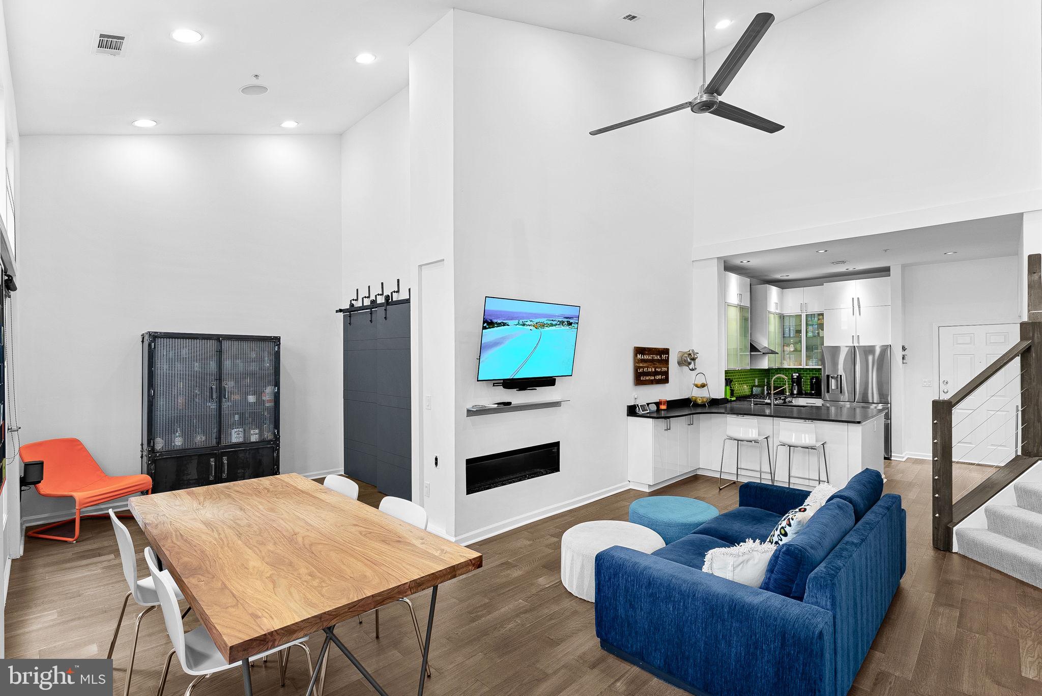 SAVOY AT RESTON TOWN CENTER - Residential