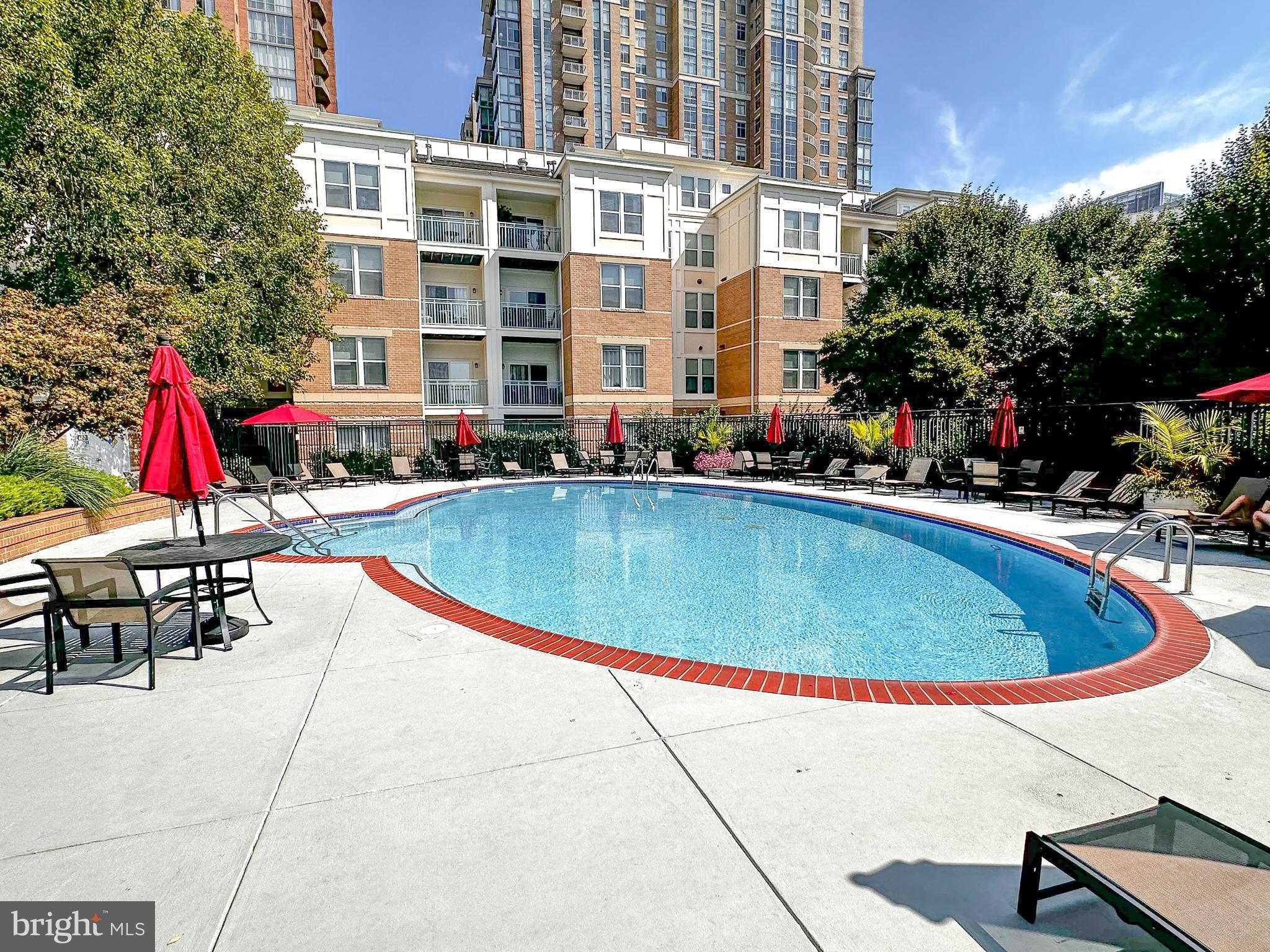 SAVOY AT RESTON TOWN CENTER - Residential