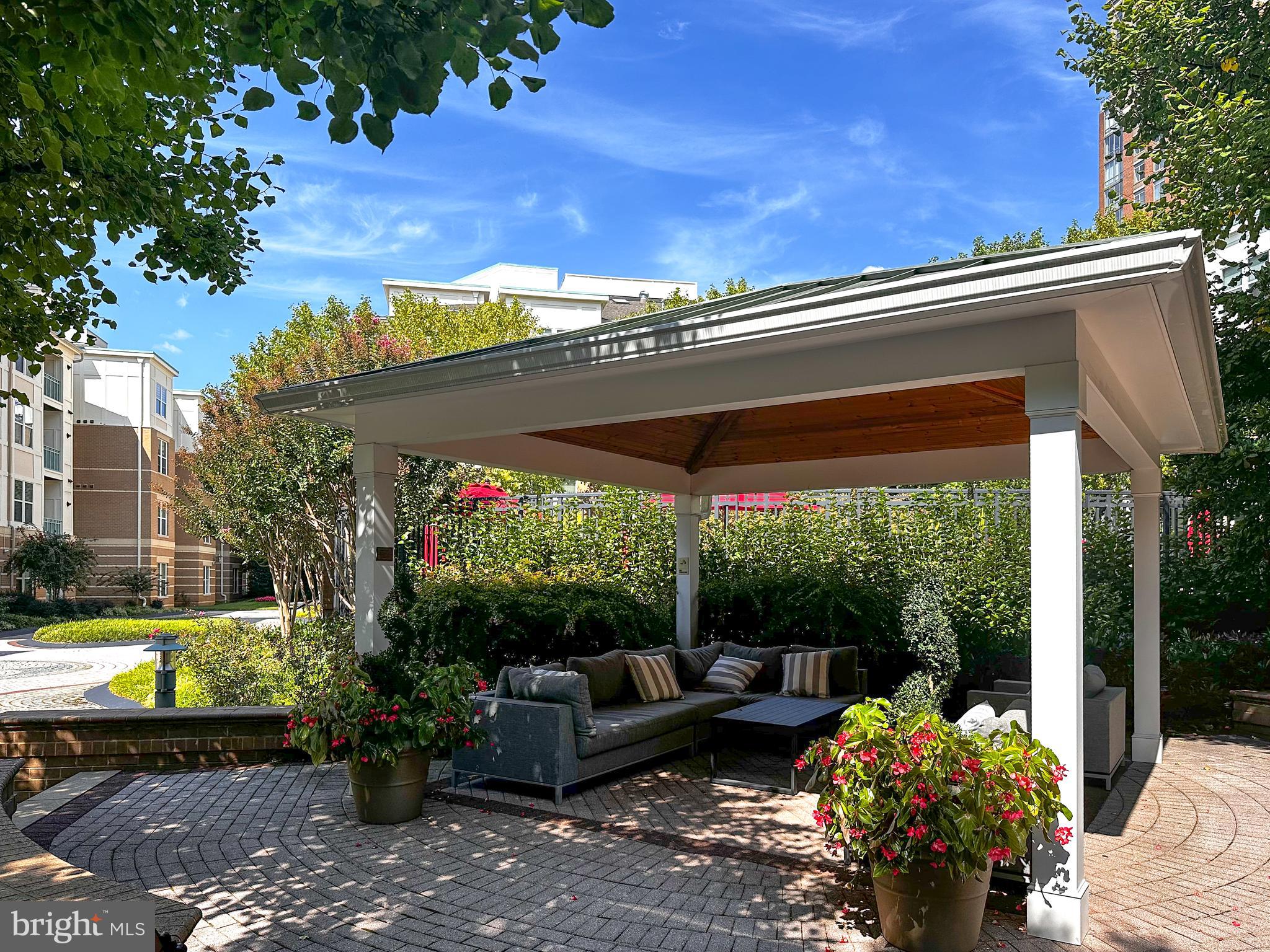 SAVOY AT RESTON TOWN CENTER - Residential