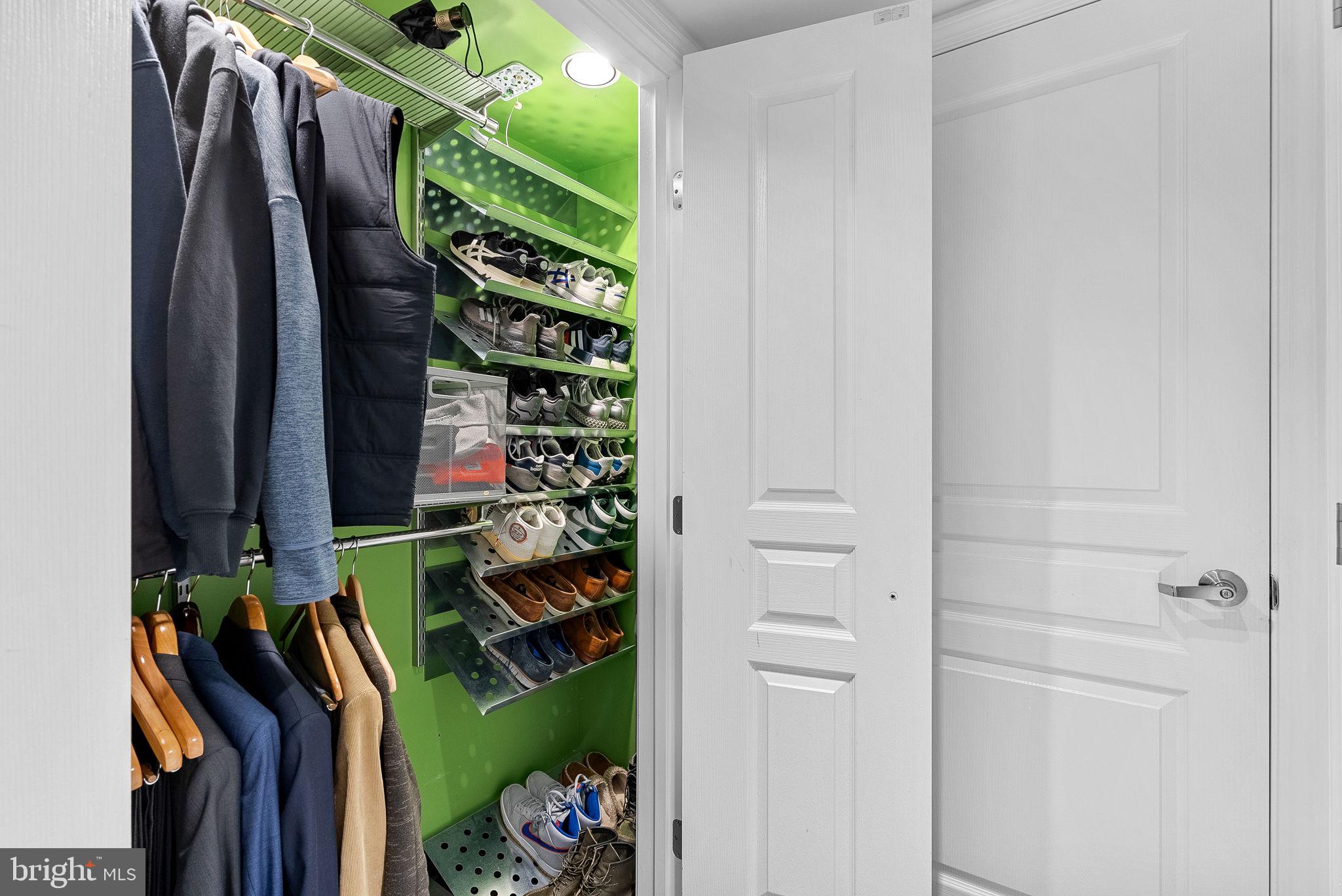 SAVOY AT RESTON TOWN CENTER - Residential