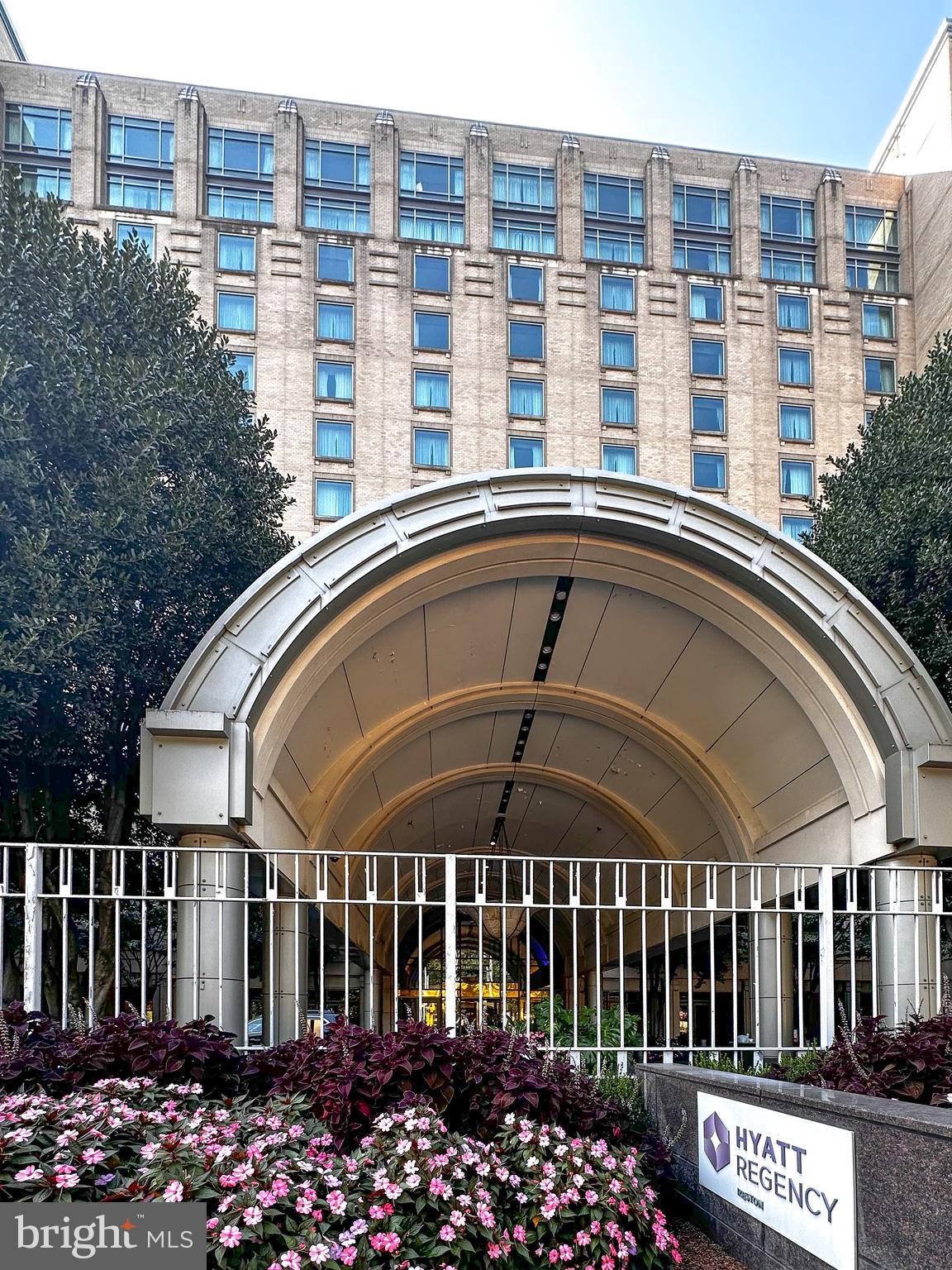 SAVOY AT RESTON TOWN CENTER - Residential