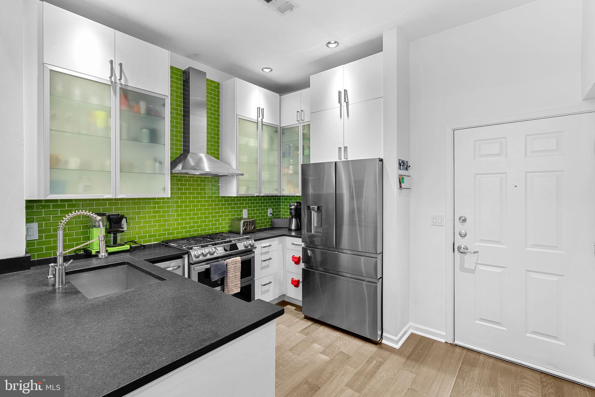 SAVOY AT RESTON TOWN CENTER - Residential