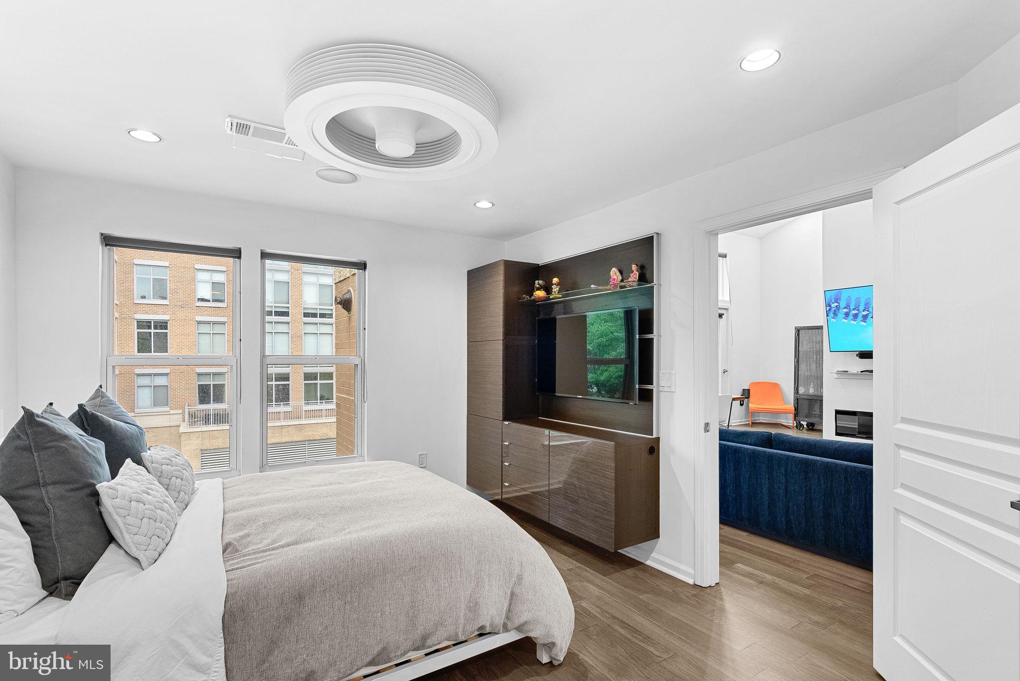 SAVOY AT RESTON TOWN CENTER - Residential