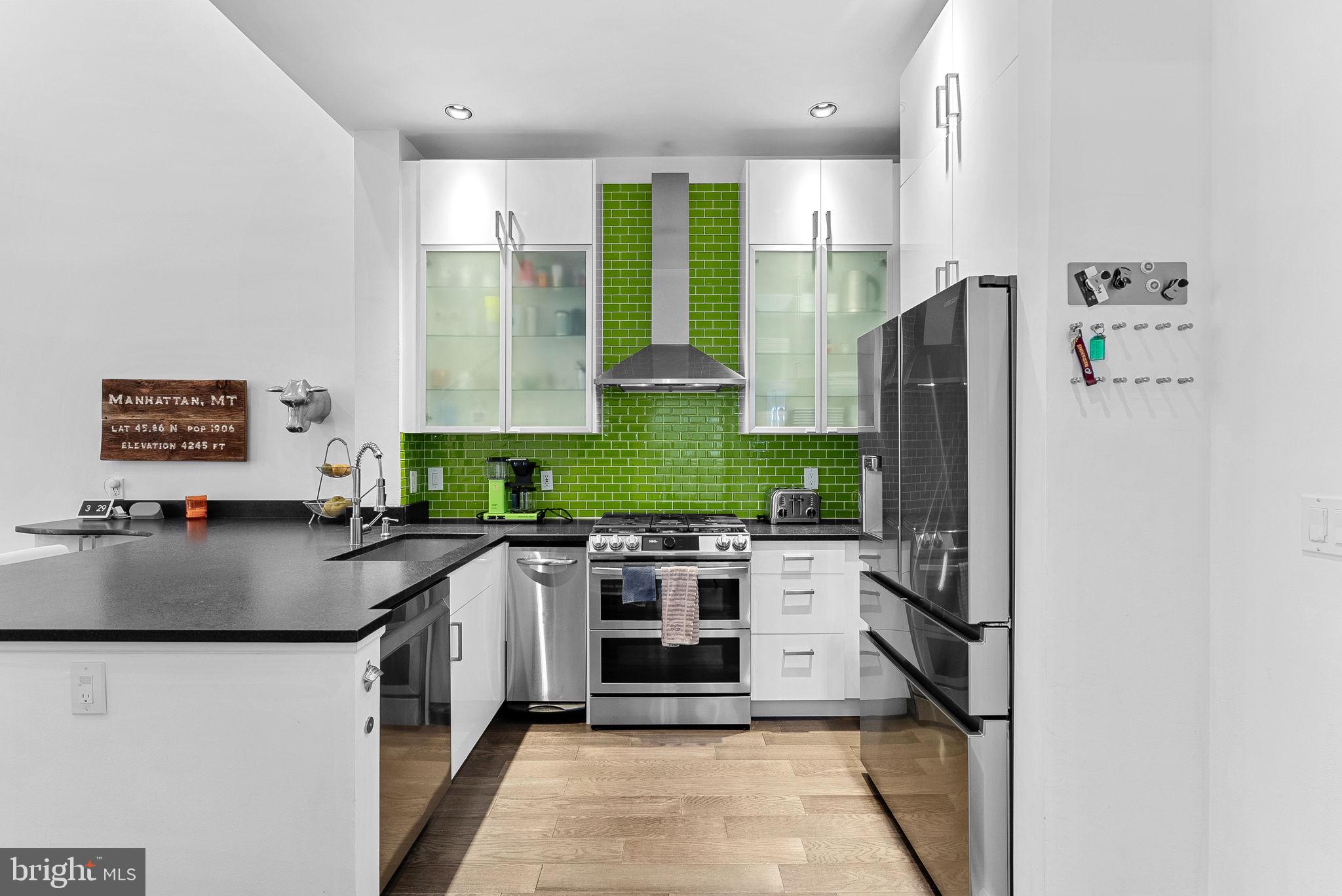 SAVOY AT RESTON TOWN CENTER - Residential