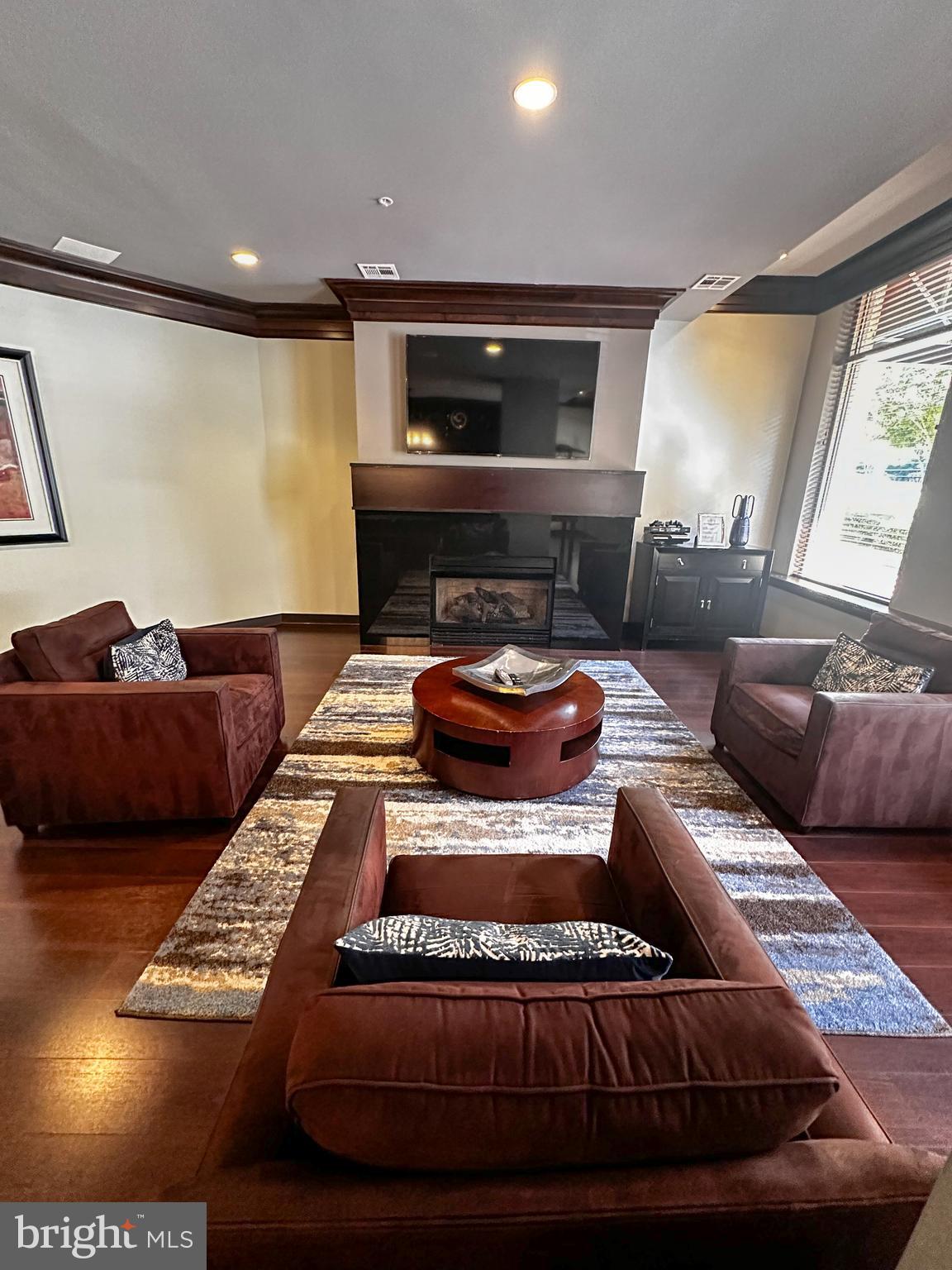 SAVOY AT RESTON TOWN CENTER - Residential