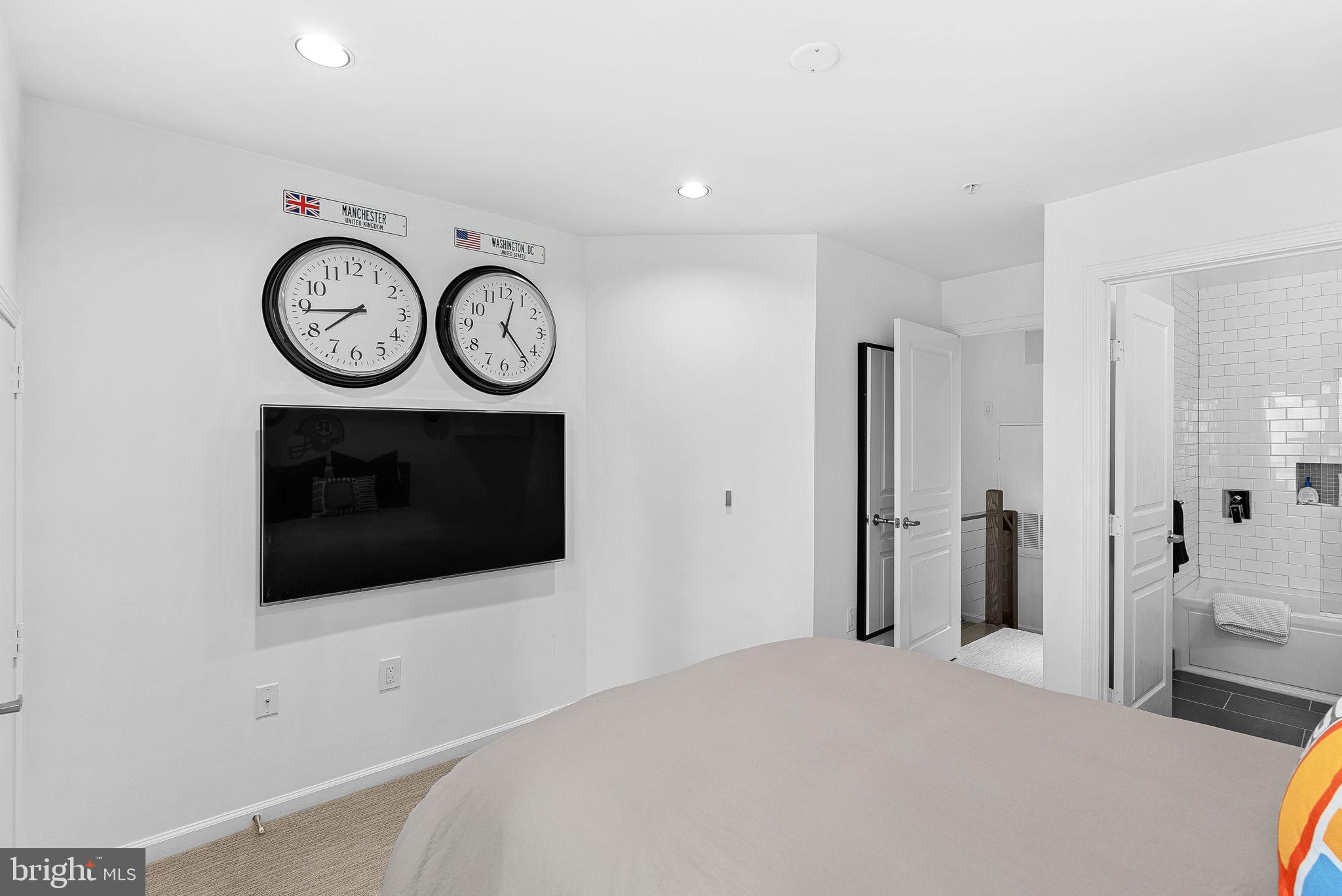 SAVOY AT RESTON TOWN CENTER - Residential