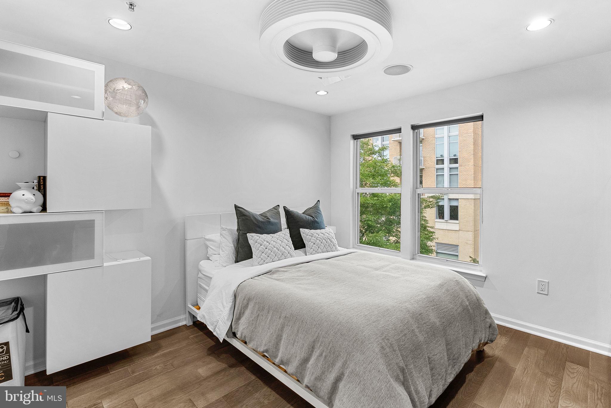 SAVOY AT RESTON TOWN CENTER - Residential