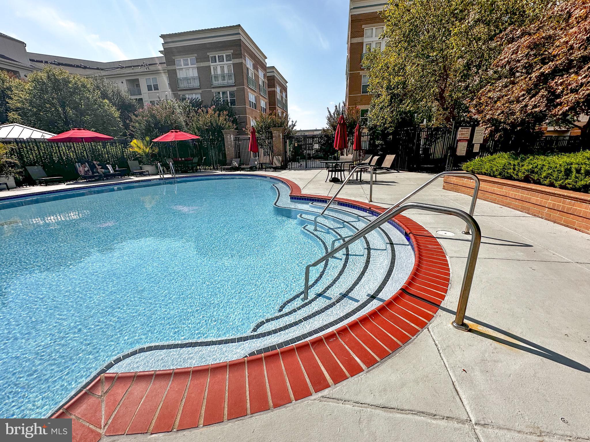 SAVOY AT RESTON TOWN CENTER - Residential