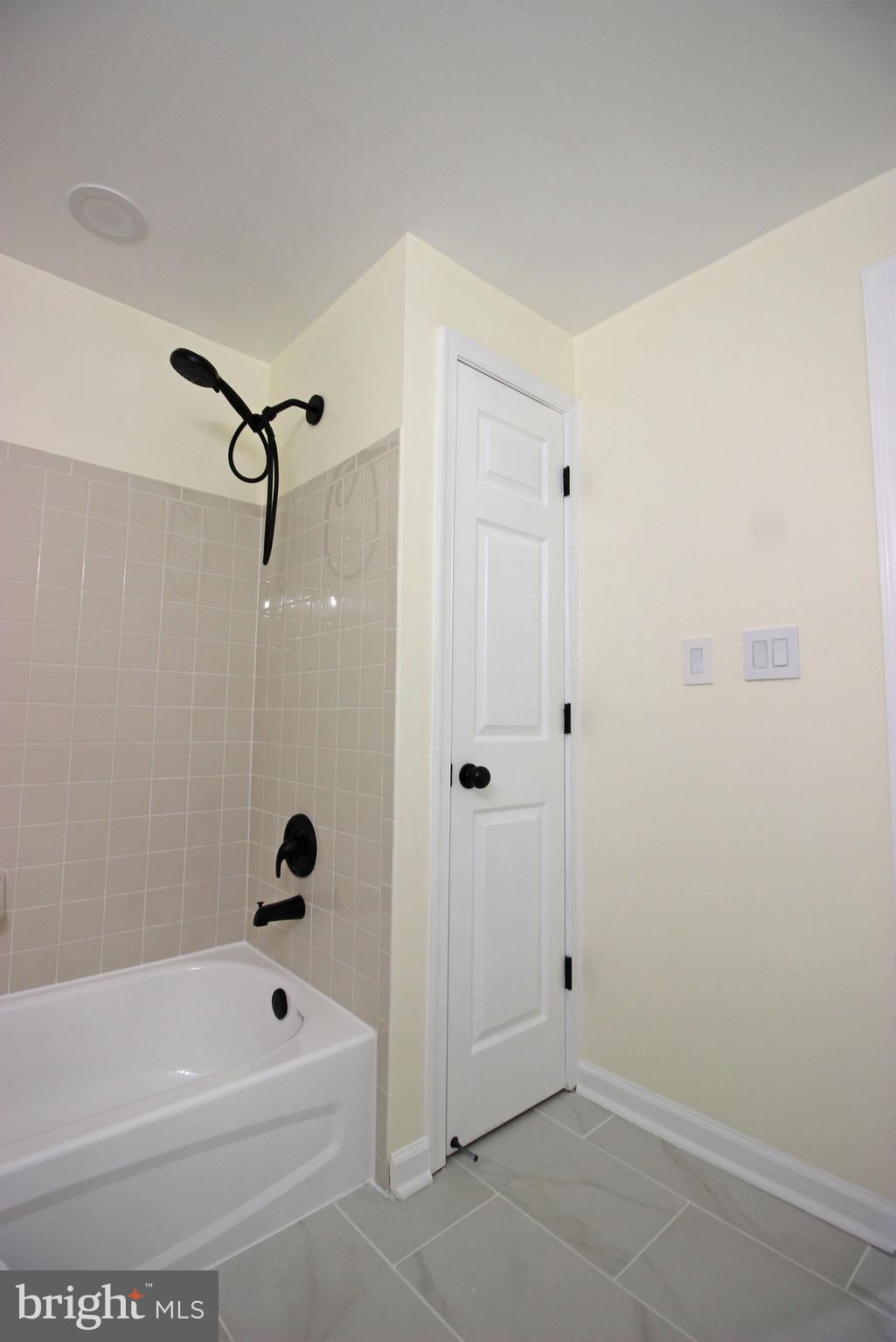 VILLAGES OF URBANA - Residential Lease