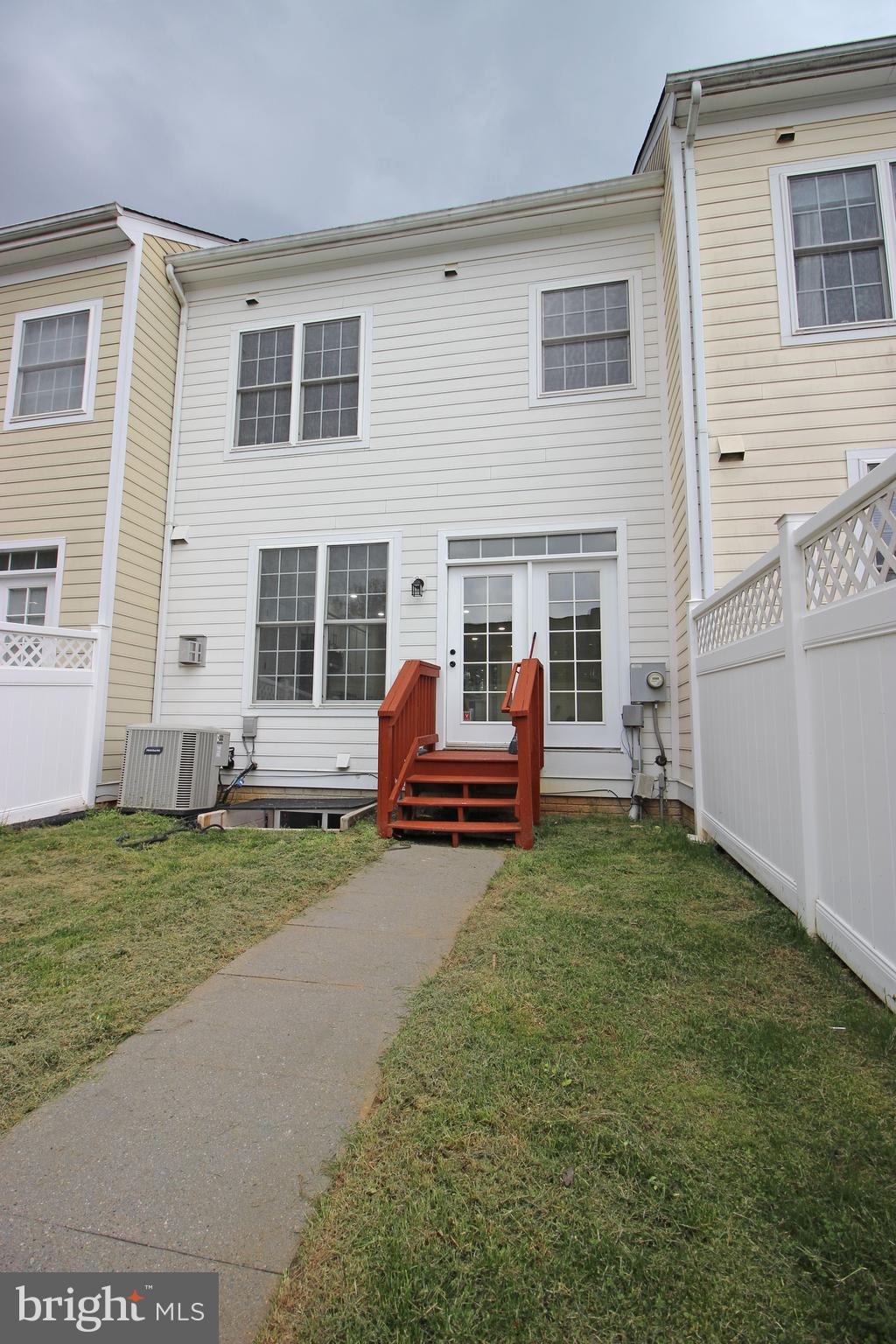 VILLAGES OF URBANA - Residential Lease