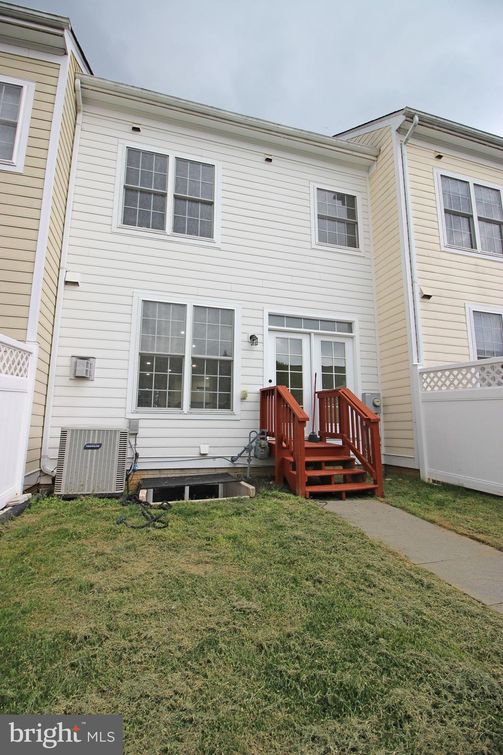 VILLAGES OF URBANA - Residential Lease