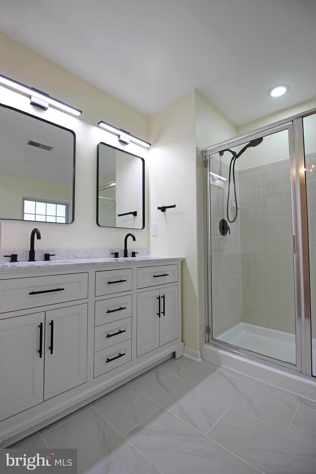 VILLAGES OF URBANA - Residential Lease