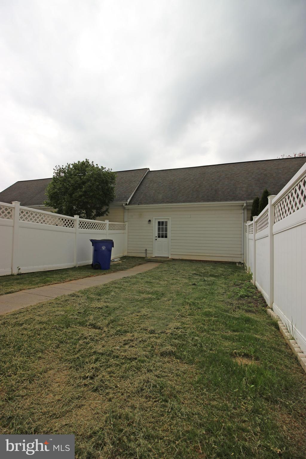 VILLAGES OF URBANA - Residential Lease