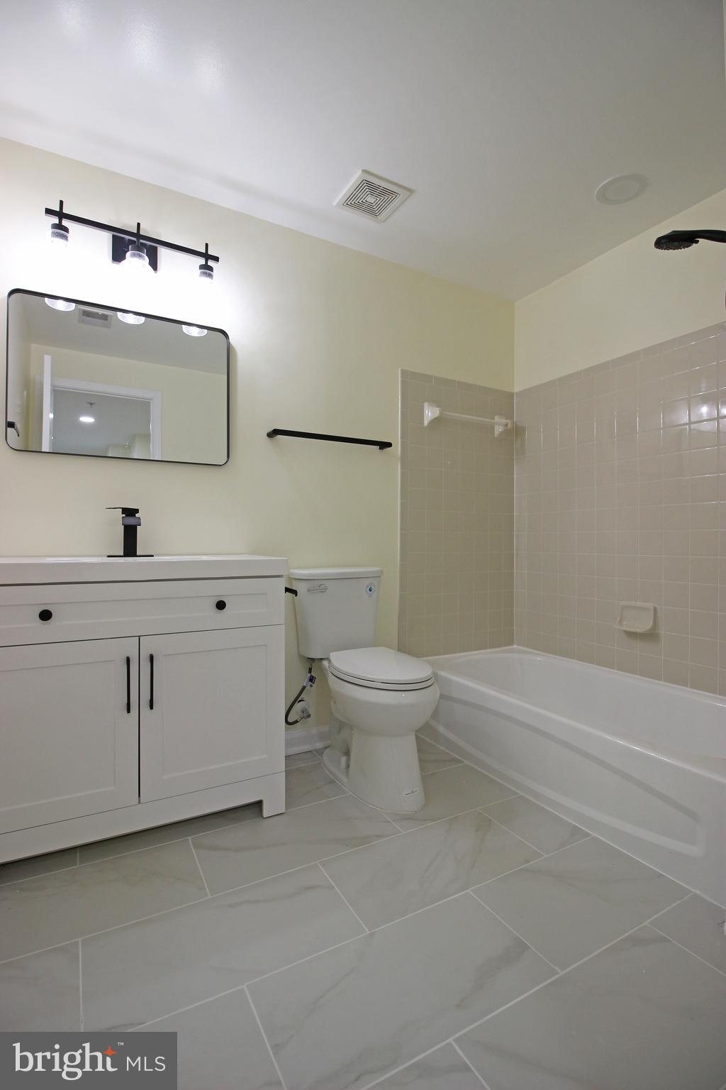 VILLAGES OF URBANA - Residential Lease