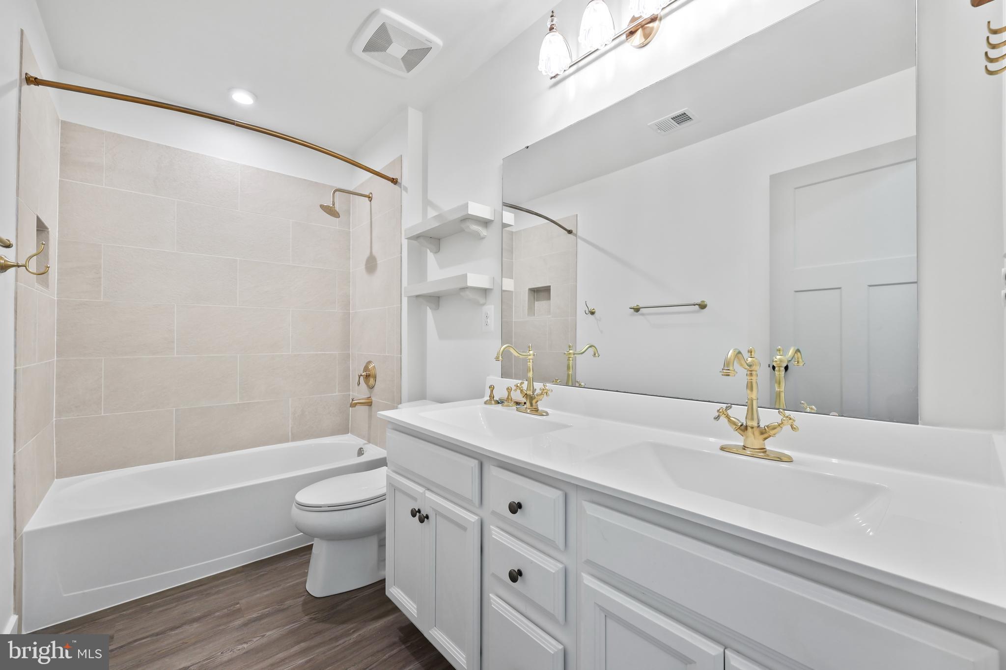 LEE'S PARKE - Residential