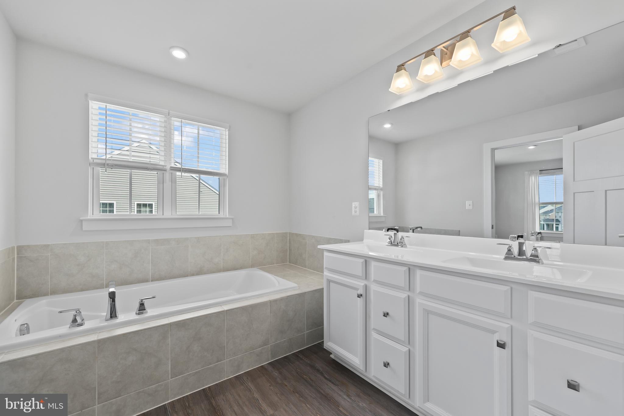 LEE'S PARKE - Residential