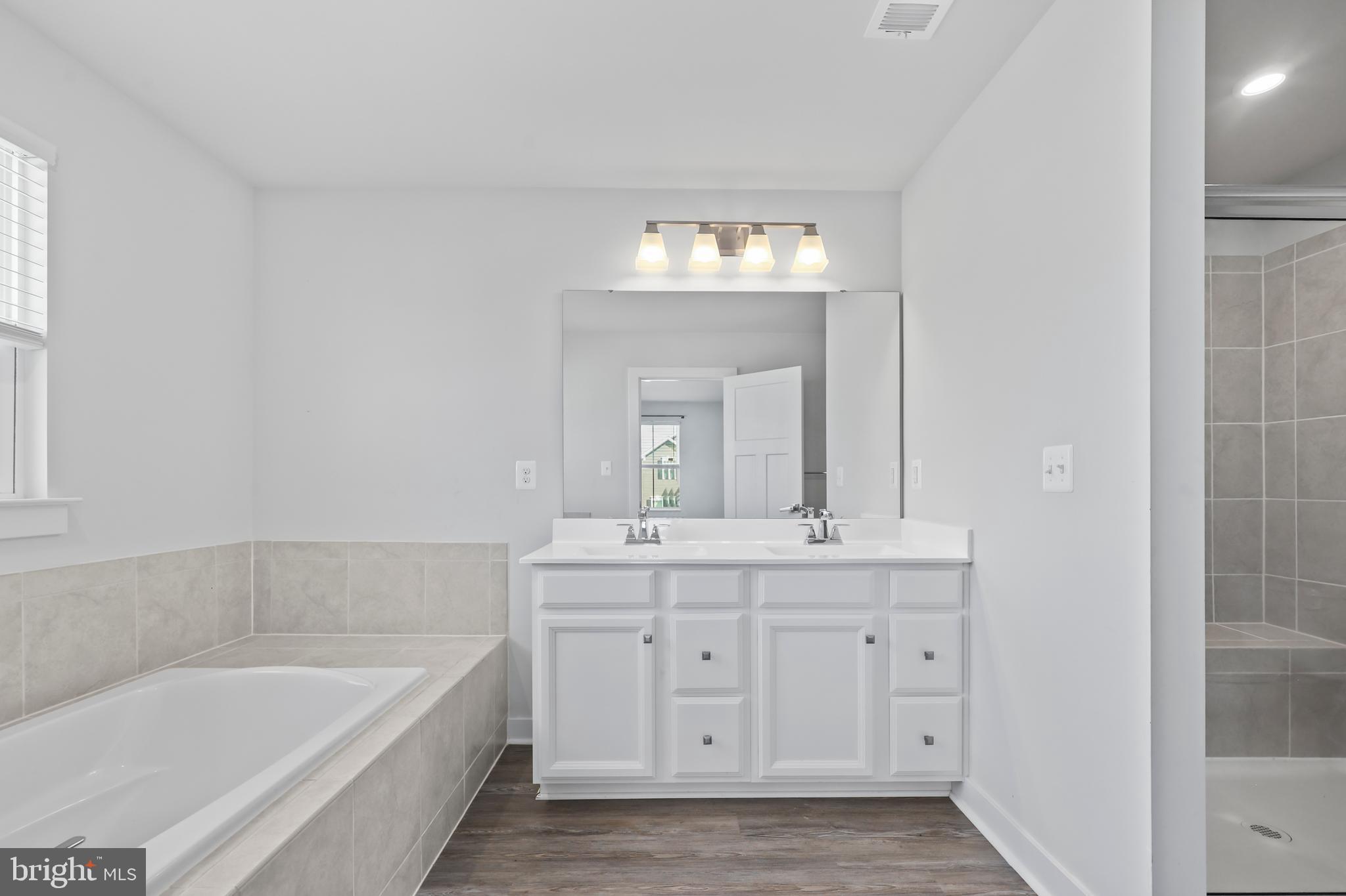 LEE'S PARKE - Residential