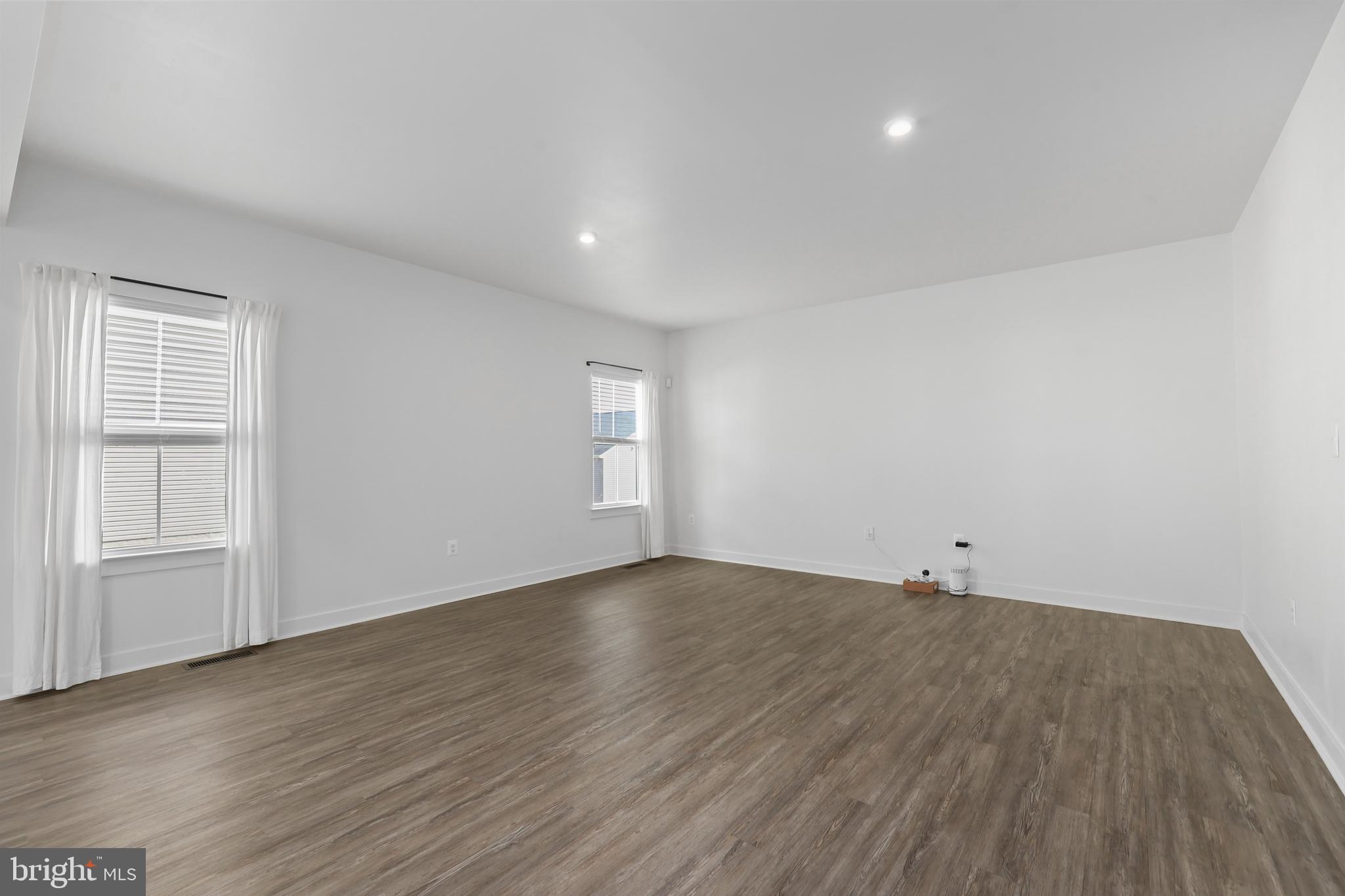 LEE'S PARKE - Residential