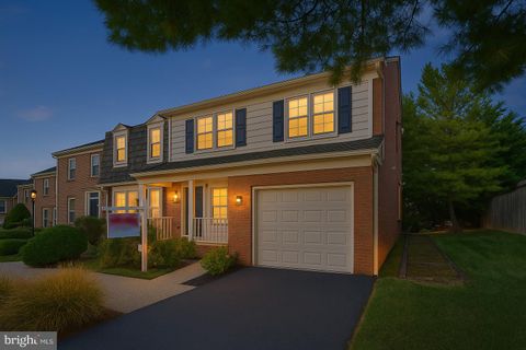 Photo of 15324 Georgian Square Court, ROCKVILLE, MD 20853 (MLS # MDMC2208890)