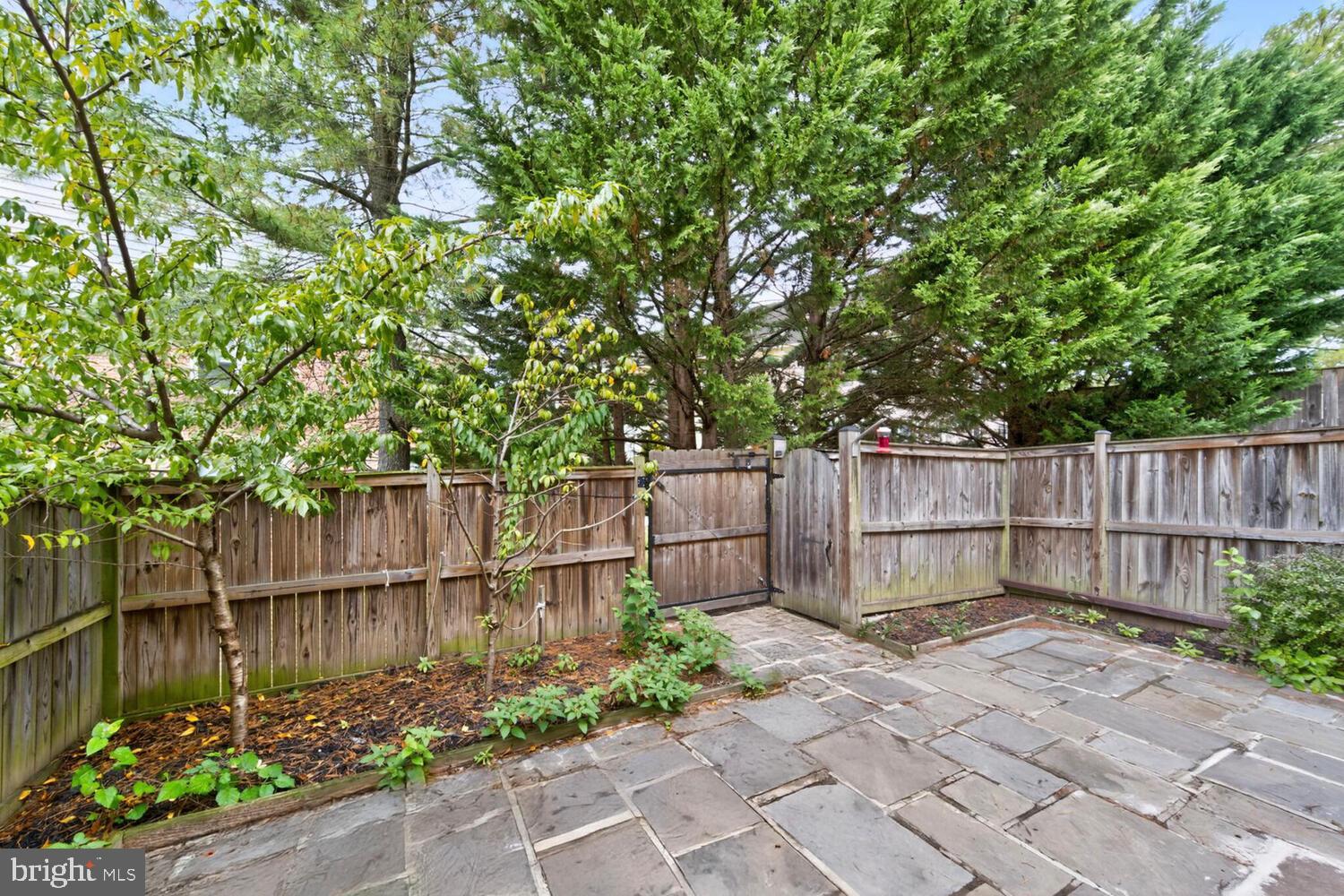 MANOR VILLAGE - Residential