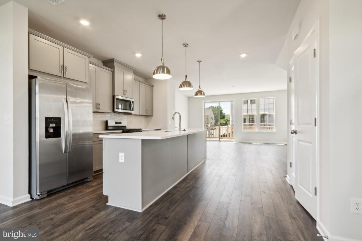 JEFFERSON SQUARE - Residential