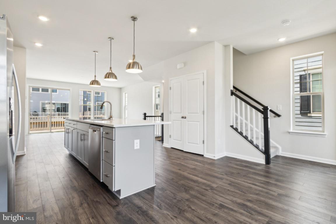 JEFFERSON SQUARE - Residential