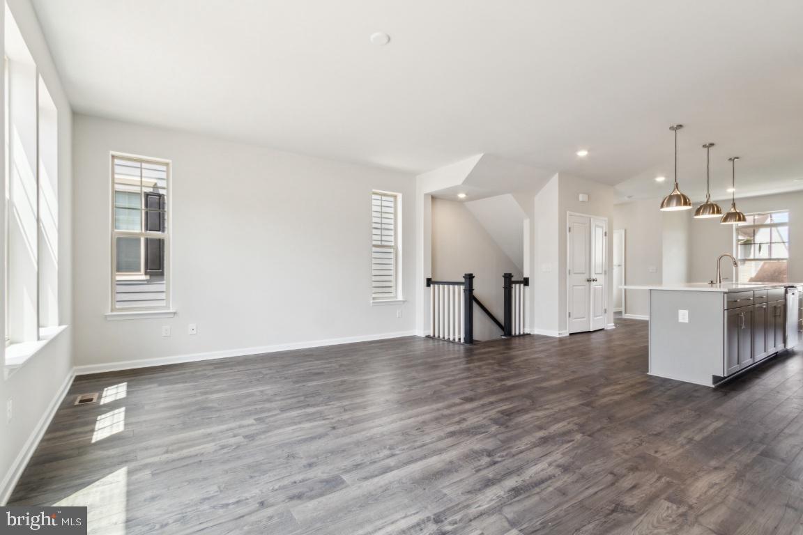 JEFFERSON SQUARE - Residential