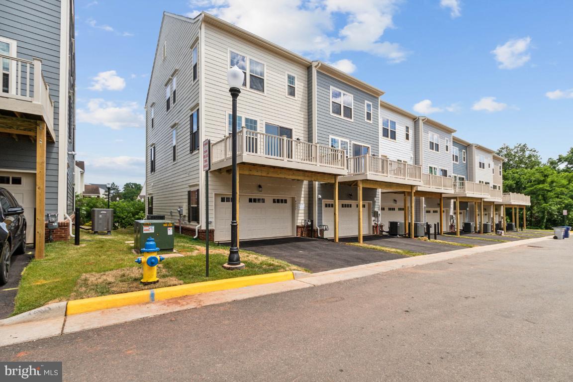 JEFFERSON SQUARE - Residential