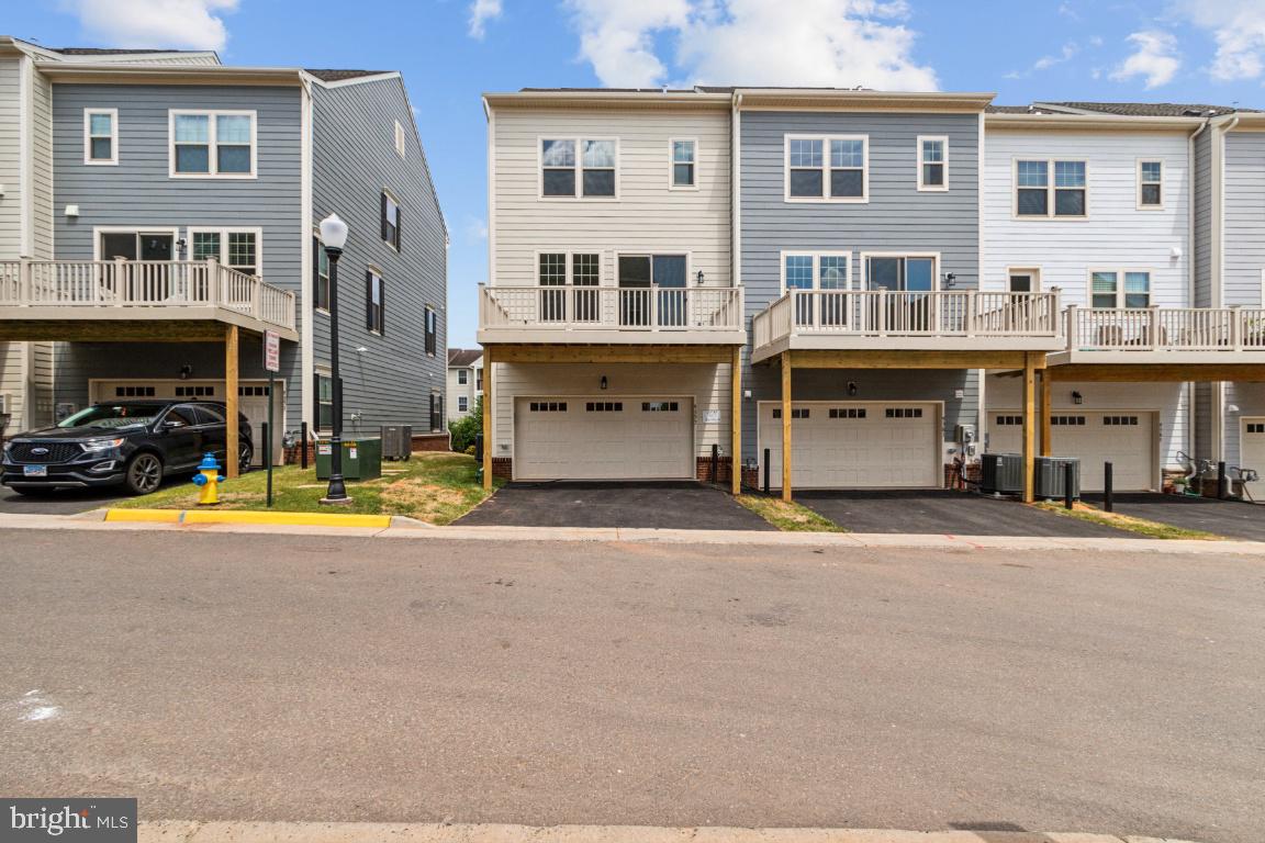 JEFFERSON SQUARE - Residential