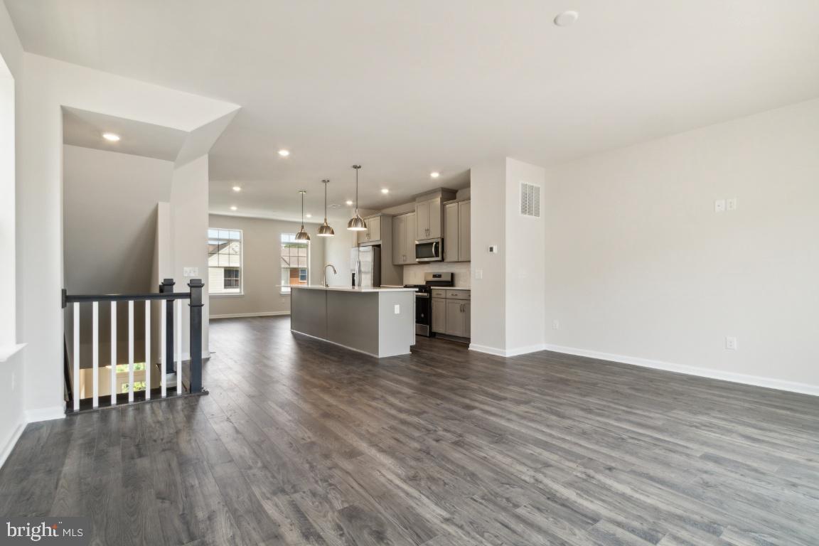 JEFFERSON SQUARE - Residential