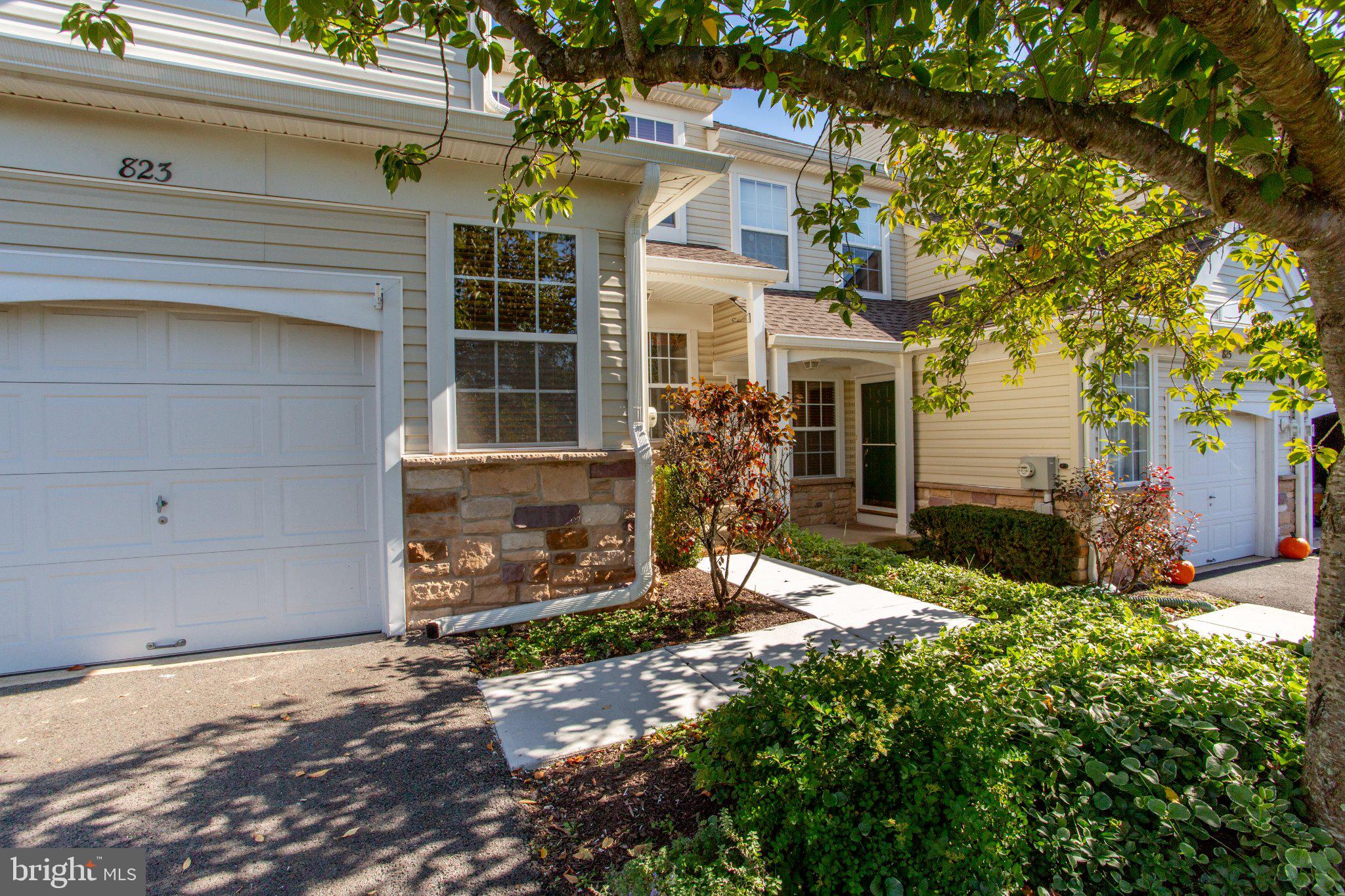 823 BRECKINRIDGE COURT