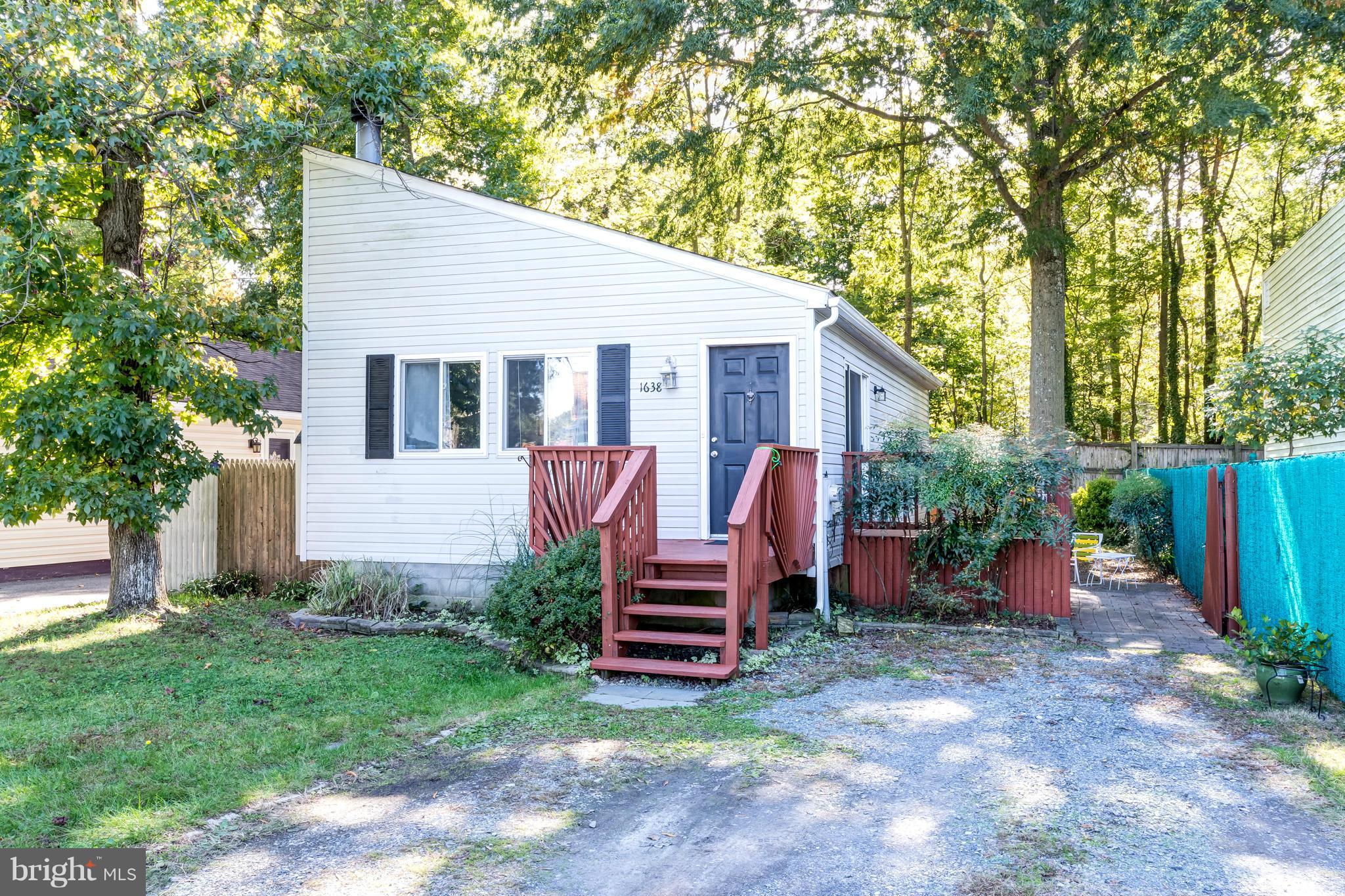 WOODLAND BEACH - Residential