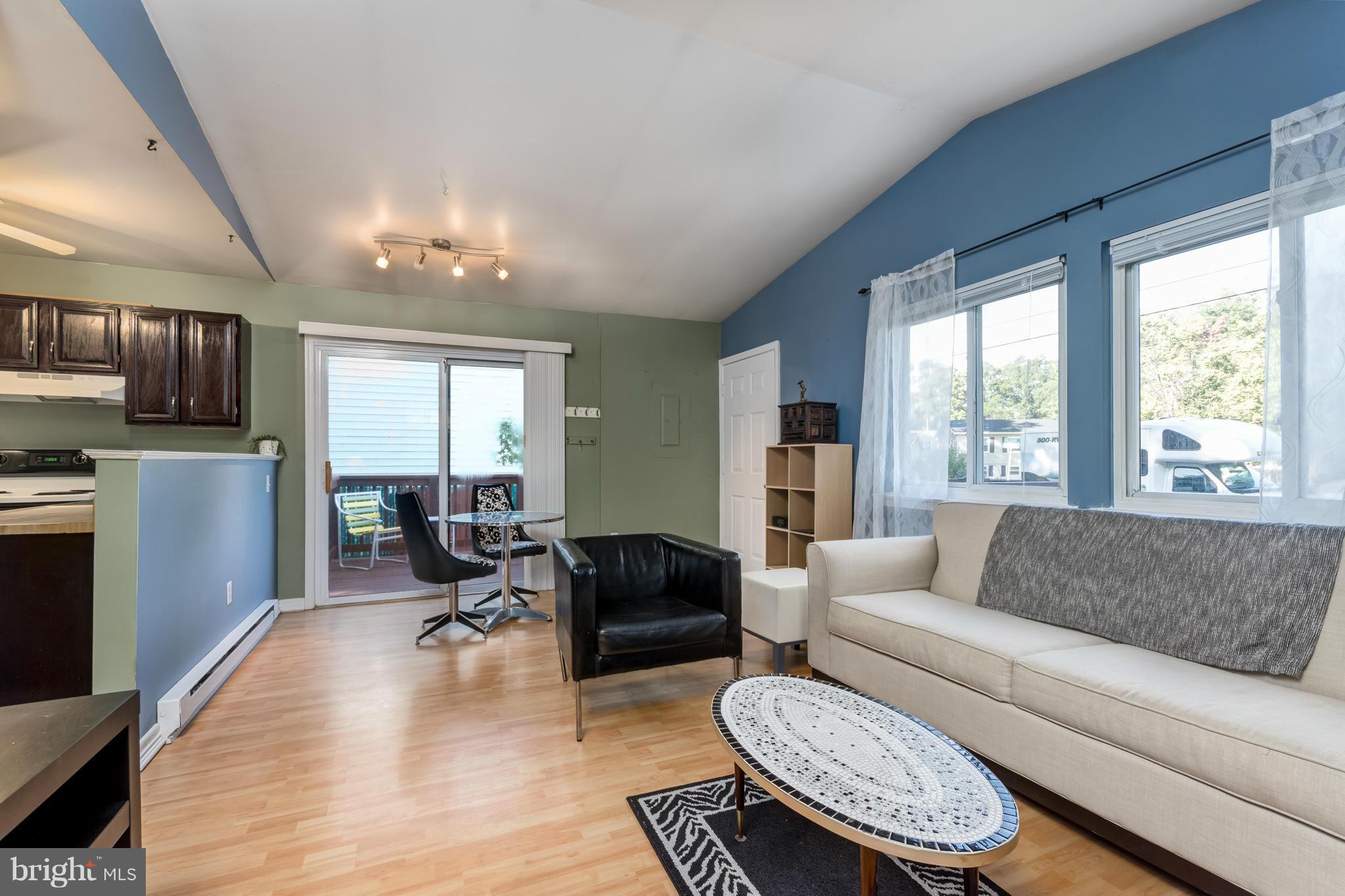 WOODLAND BEACH - Residential