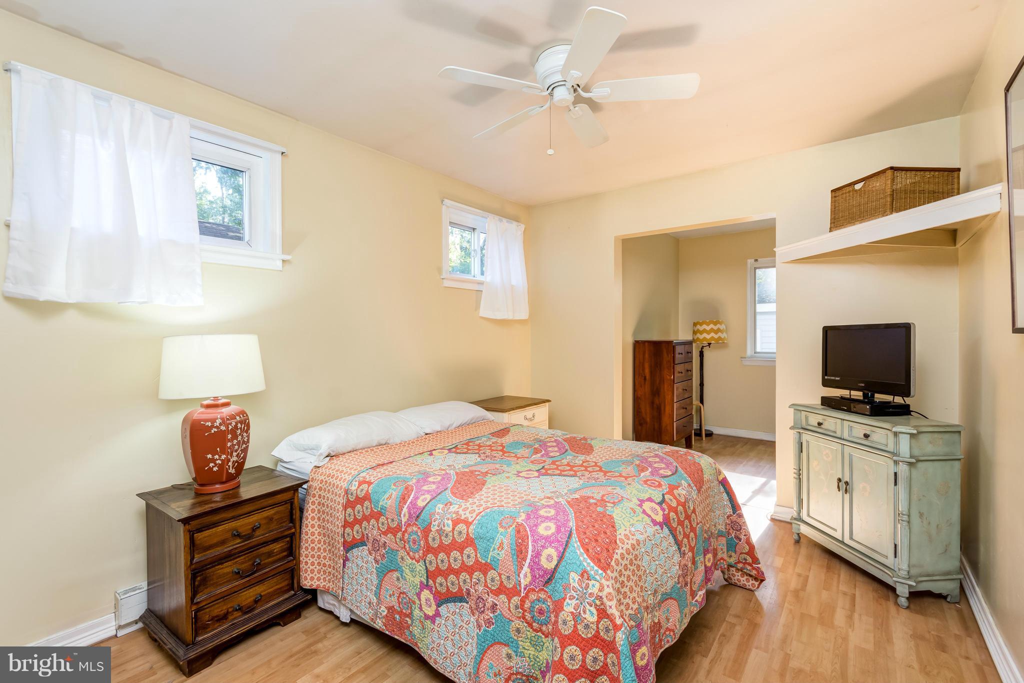 WOODLAND BEACH - Residential