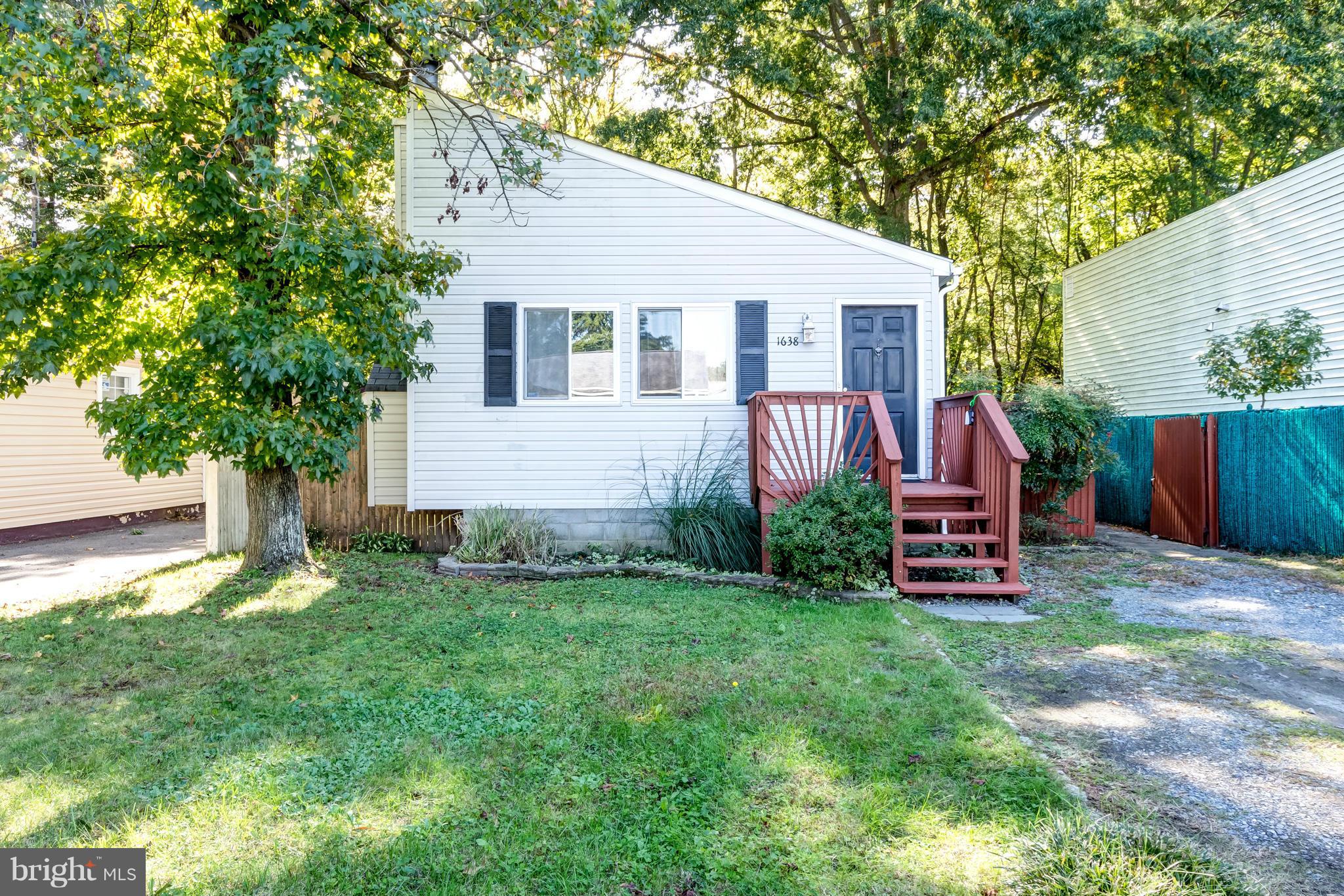 WOODLAND BEACH - Residential