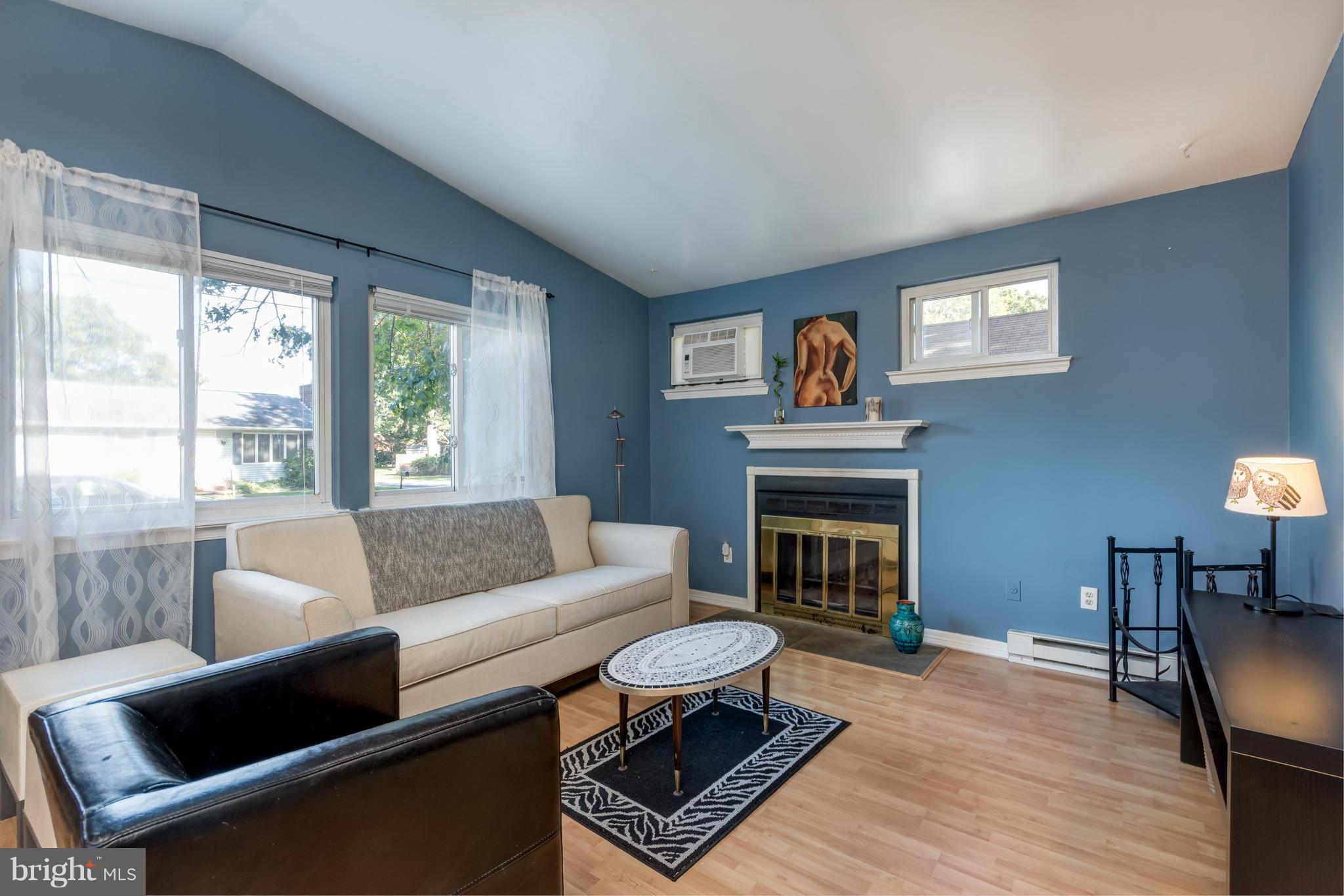 WOODLAND BEACH - Residential