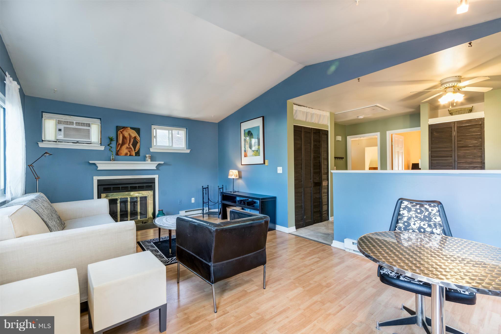 WOODLAND BEACH - Residential