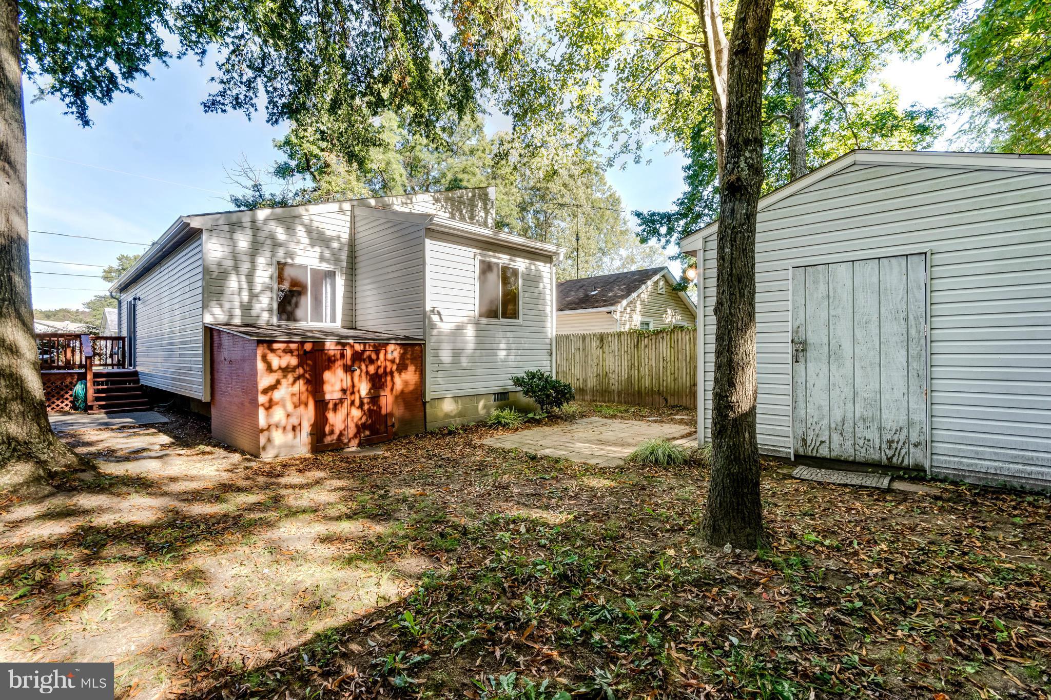 WOODLAND BEACH - Residential