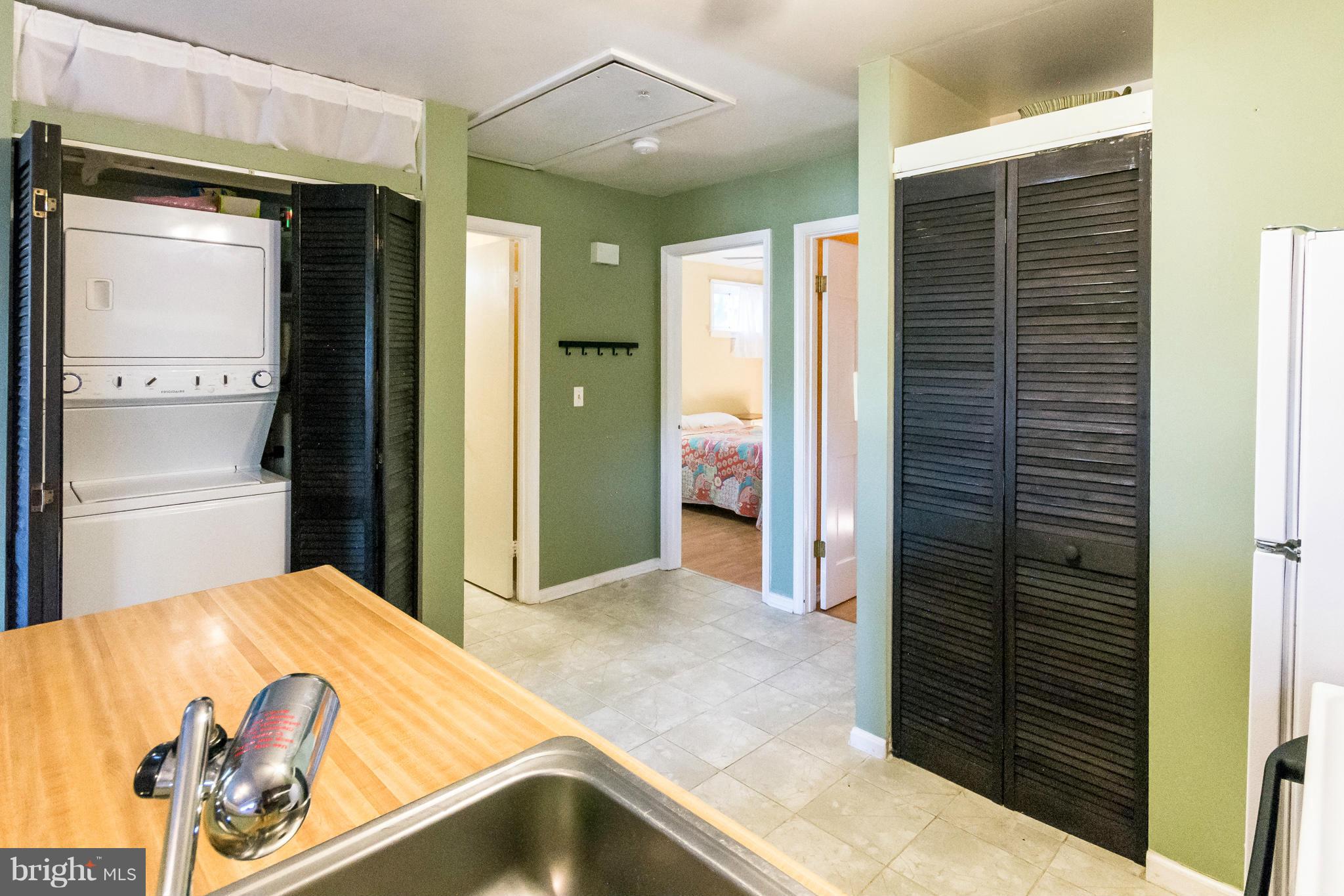 WOODLAND BEACH - Residential