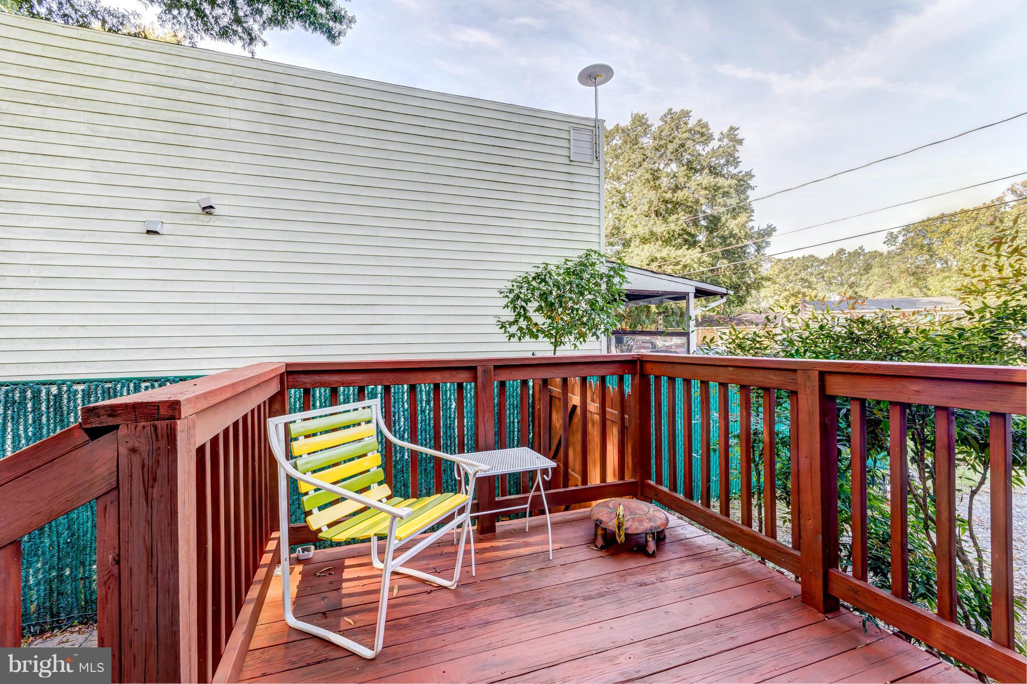 WOODLAND BEACH - Residential