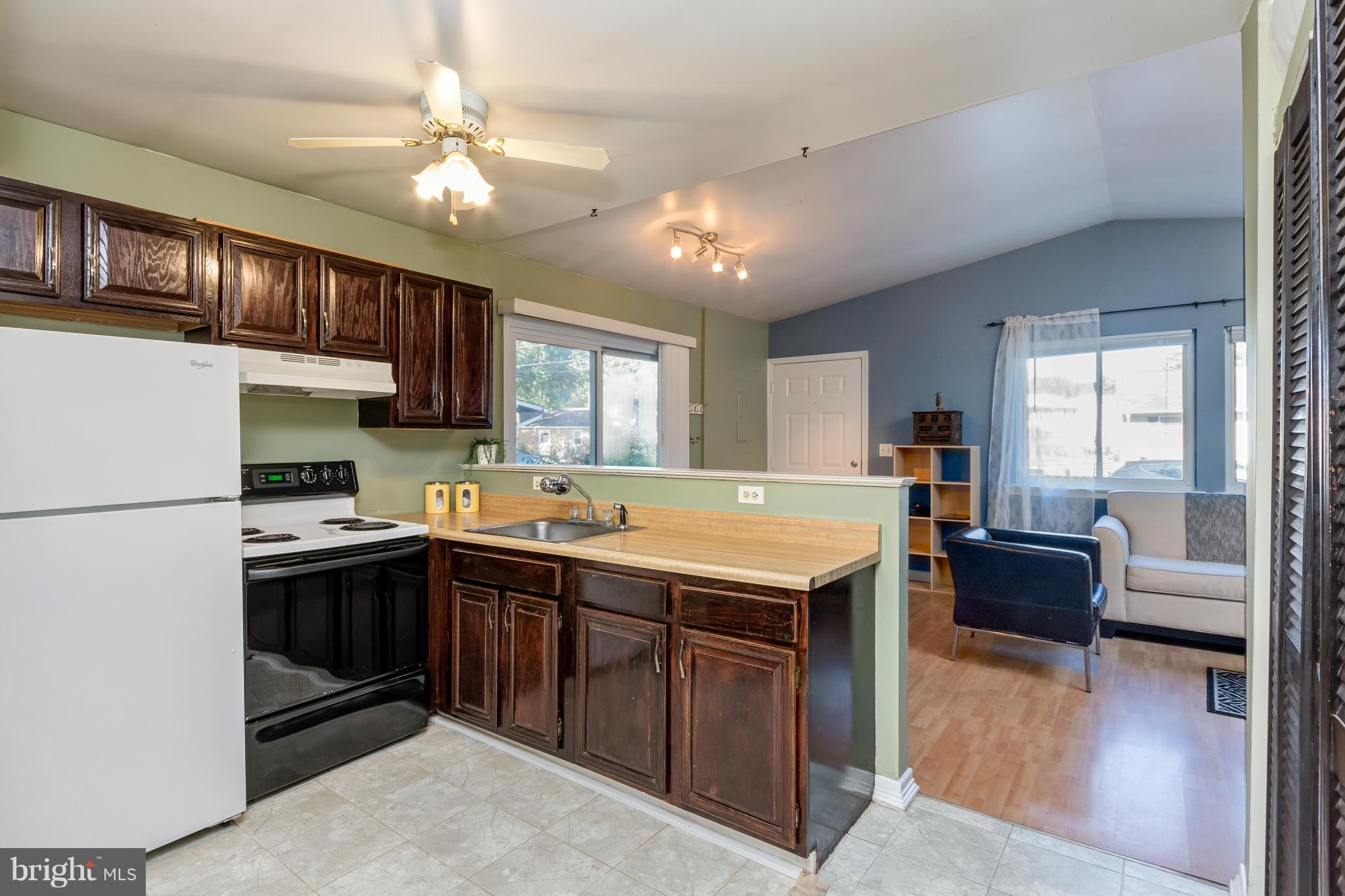 WOODLAND BEACH - Residential